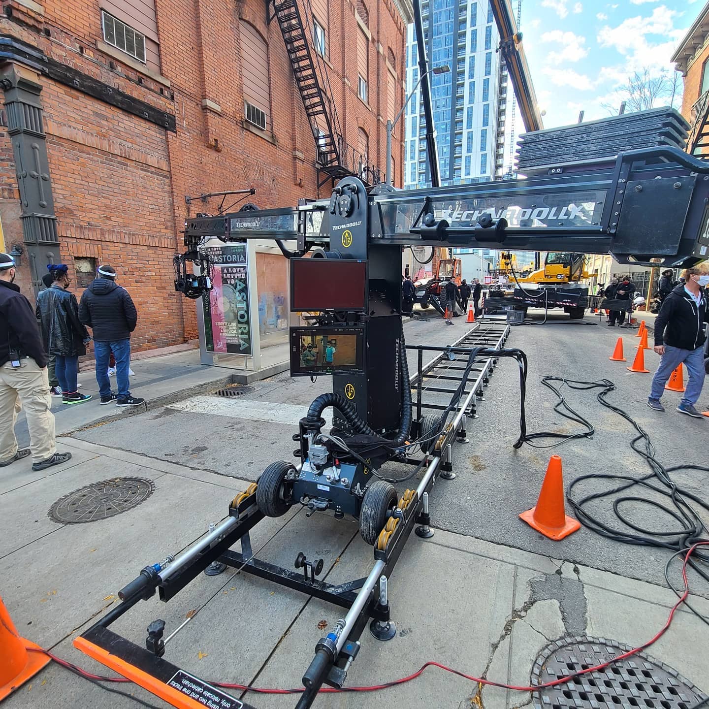 Here's a little before and after. Behind the scenes we make things happen and no one ever knows the work that goes into making it come together. 2nd shot was 10 hrs earlier...
Repairs at @wfw_intl
#repair #technodolly #filmmaking #gripology #technocrane