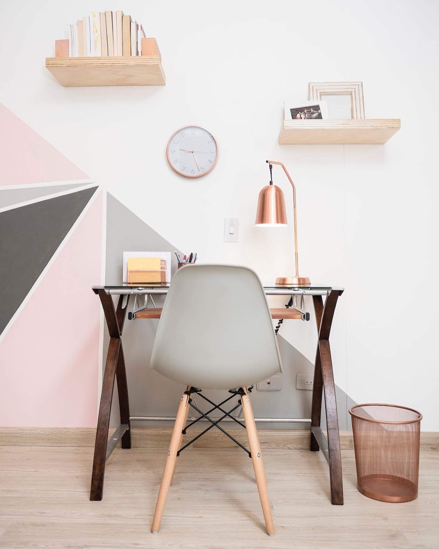 There are times in your life you just bump into somebody that is amazing to work with (besides a fabulous friend). This scandi bedroom reminds me of you @becoollauren when we had tons of design adventures back in 2018. Miss you friend!!
Pics @marcelina_mace
#tbtfriends #workingwithfriends
#designadventures #scandibedroom #tbtamigas #pampeliskadesign
~
Hay momentos en la vida en que te cruzas con alguien con quien trabajar es una delicia (ademas de ser una fantástica amiga). Este cuarto scandi me recuerda a ti Lauren, cuando pasamos montones de aventuras de diseño en el 2018. Te extraño amiga!!