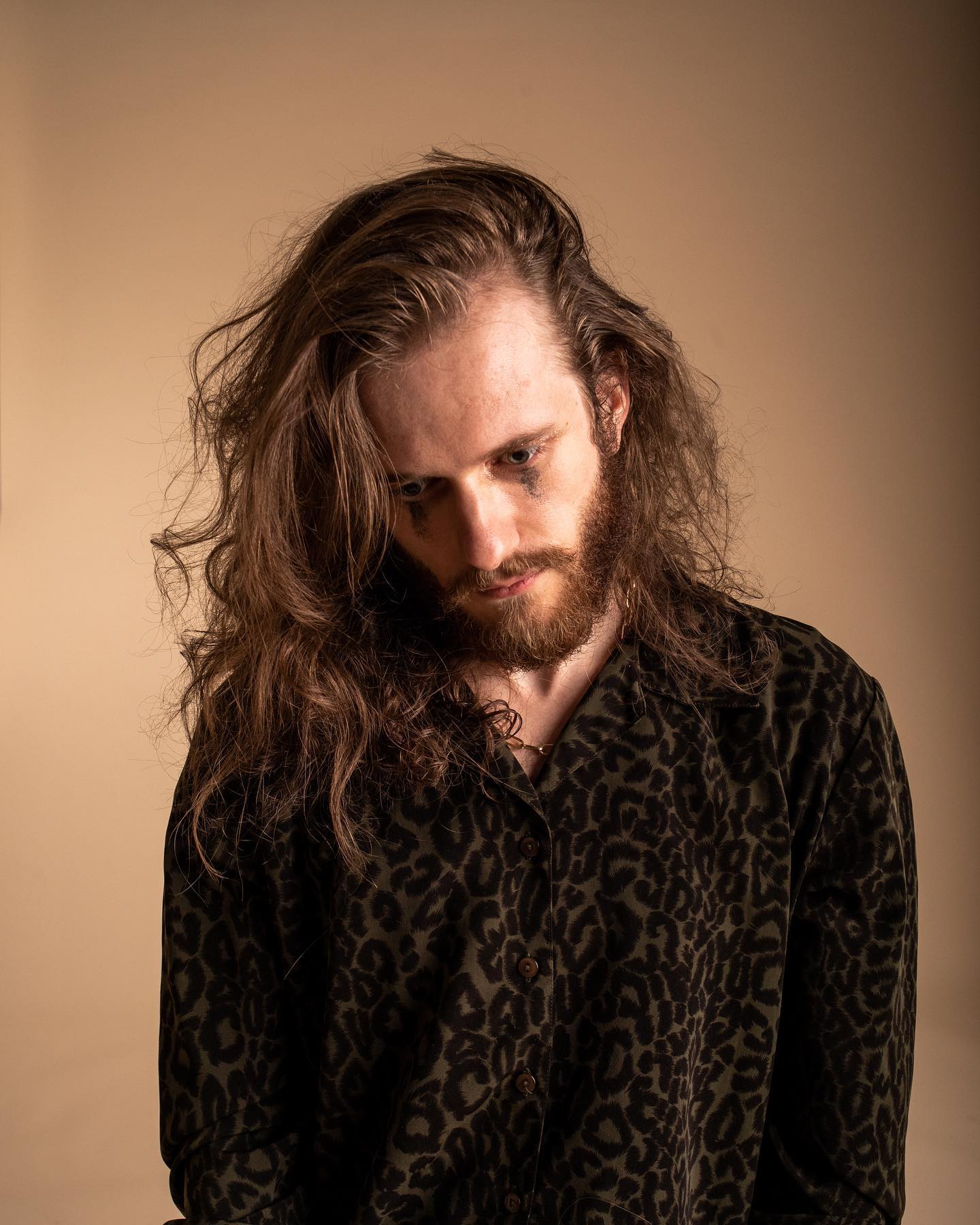 The last few weeks have been a little stressful but these wavy locks are sure giving me some peace! Double tap if you love long hair!