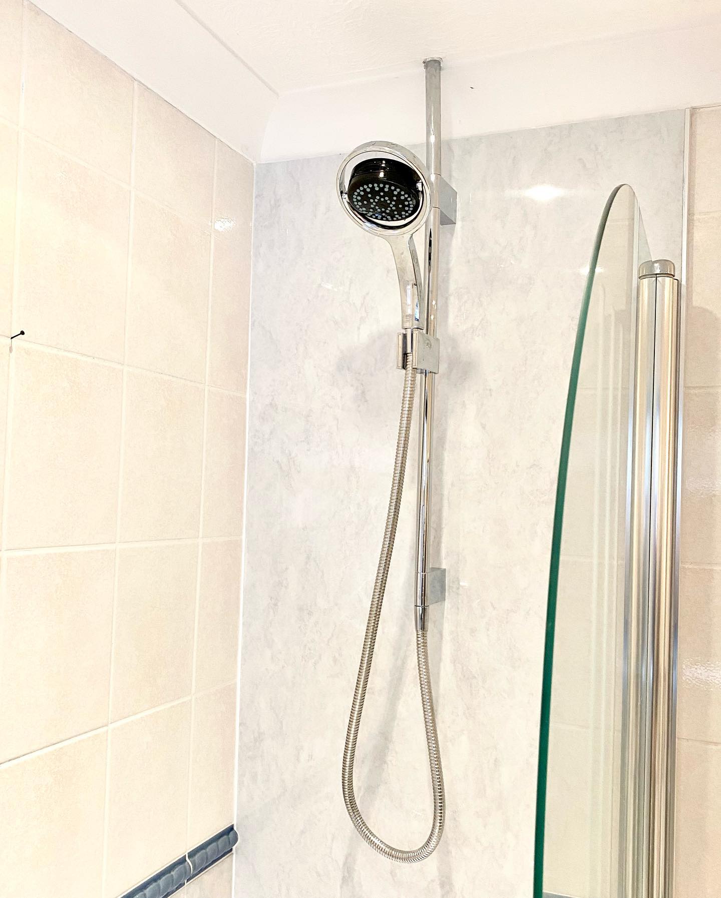 Removed old dated power shower unit and replaced with a new #Mira Platinum #digitalshower. New processor (pump unit) fitted in the loft above with a ceiling fed shower and simple remote controls. A simple #Mermaidboard fitted over existing tiles to hide holes from old shower #happycustomer #chichester #shower #plumber #heatingengineer