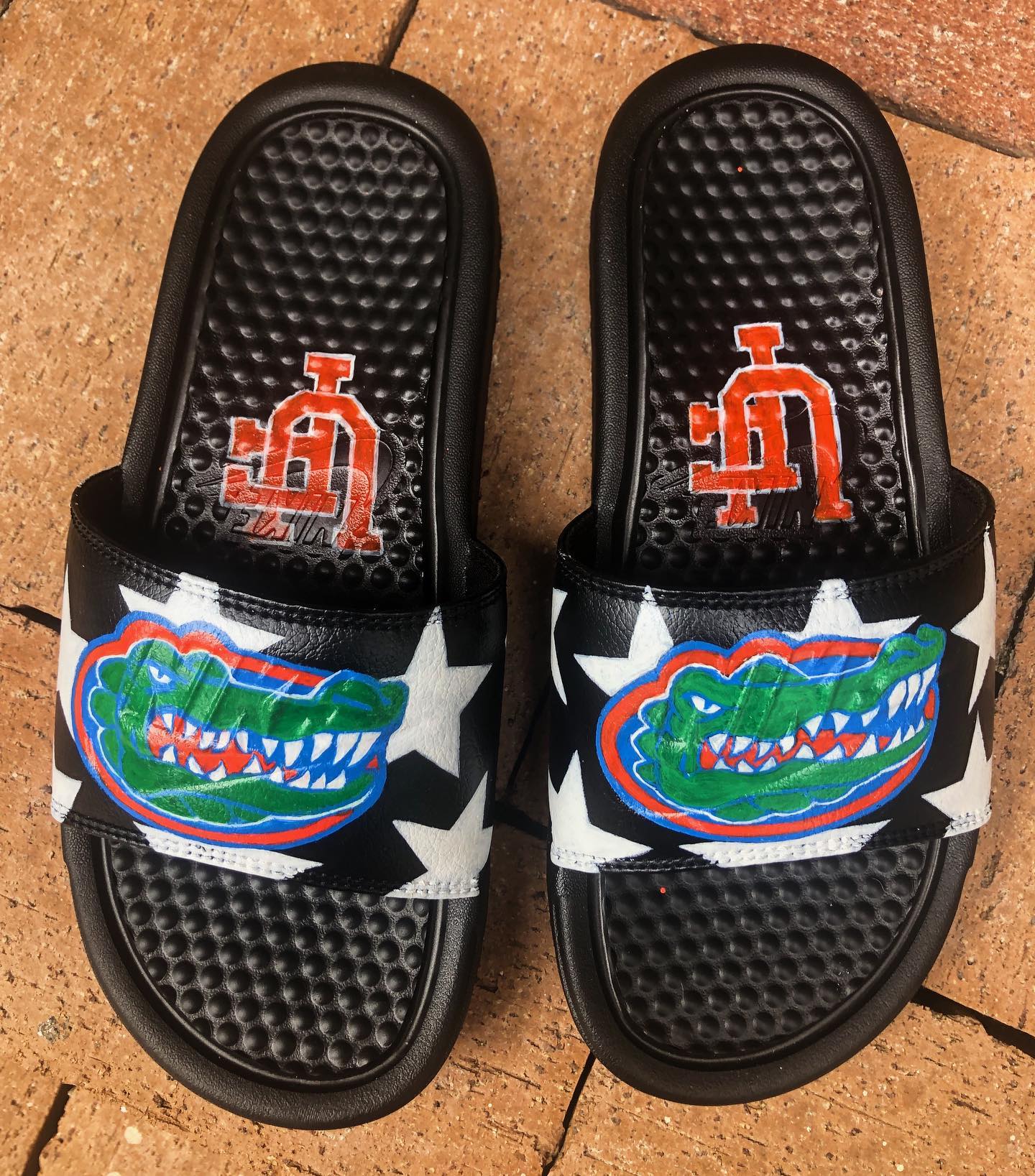 NEW ARRIVAL!!🧡💙🐊
-
customize slides for any school! now available on my website to order :)
-
-
#art #create #explorepage #customshoes #nike #artistsoninstagram #artoftheday #artbasel #createexplore
#artofinstagram #uf #college #gogators #ufcustoms #collegeapparel