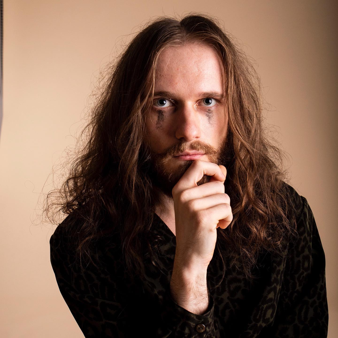 Sometimes a client only needs a trim up and a style. Doesn’t mean we can’t have fun with it! I love a simple look! #editorialhair #grandrapidsmichigan #grhair #grhairstylist #freelancehairstylist #menscuts #menslonghair