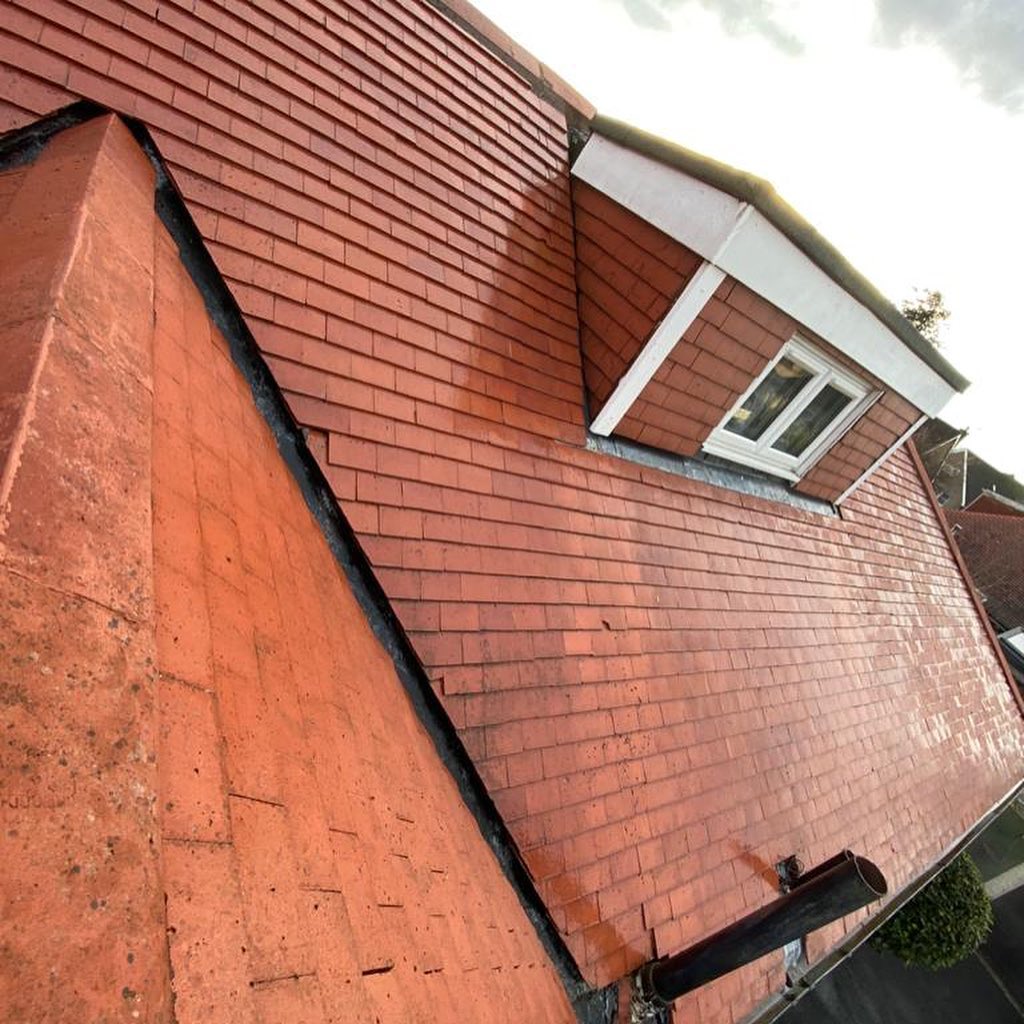 Full roof, gutter and driveway clean done today. We take on all external cleaning jobs any questions just drop us a message.
