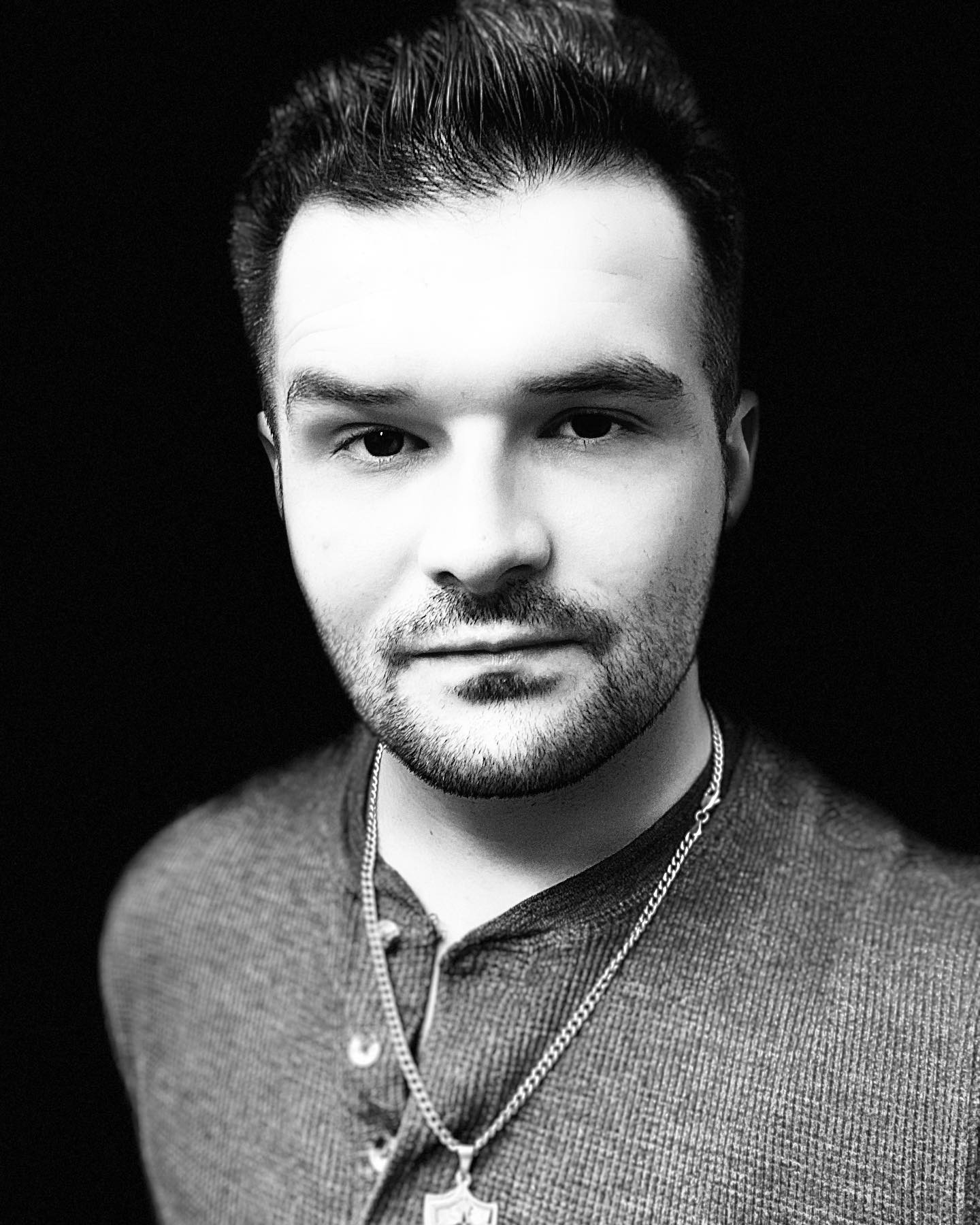 Felt good with my much needed haircut today. Thought I’d play around with my camera and didn’t hate these 💇🏻♂️💈@luxelancaster @sherlockcombs717
#newhaircut #feelinggood #cameraready #blackandwhite #photography #confidence #hairstyles #freshair #haircut #hairstyle #fresh