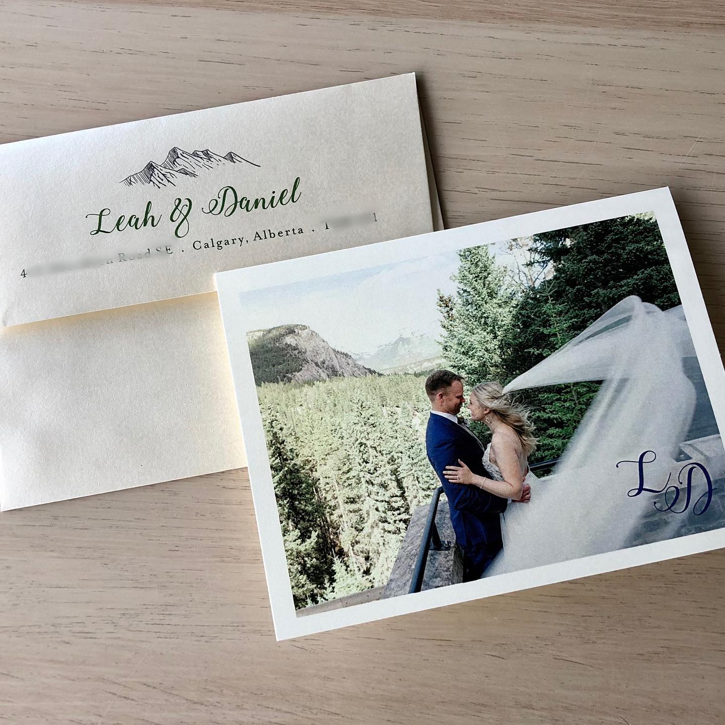 Congrats to the newlyweds! Thank you cards and table board #yycwedding #panacheinvitations #mountainwedding