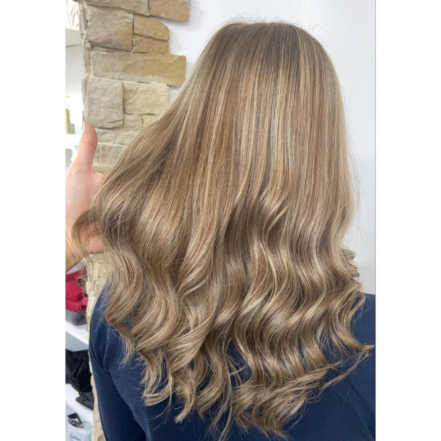 Balayage ✨ @perfectstyle.hair
.
.
.
.
#balayage #ombre #blondebalayage #wellabewegt #perfectstyle #blondehair #blonde #blond #hair #hairdresser #haircut #besthair #amazinghair #hairgoals #hairideas #hairinspiration #hairlove #hairinspo #hairtrends #hairtransformation #hairstylist #healthyhair #hairartist #behindthechair #meches #highlights #blondehighlights #blondemeches #longhair
