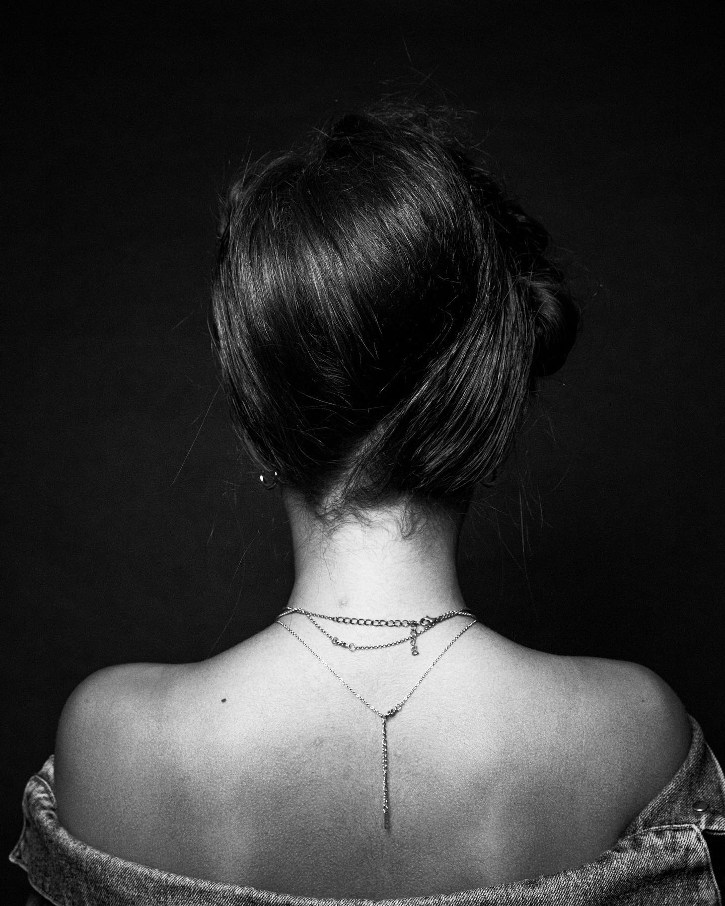 Change up the way you format your gibson! I love adding detail to the back! #grandrapidsmichigan #grhair #grhairstylist #editorialhair #styling #upstyle #bridal #vintage #vintagehair #vintagestylist #retro #confidentwomen