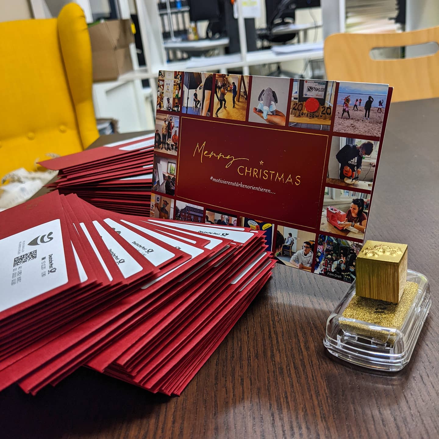 Und dann sind da zum Jahresende doch noch die Freuden der analogen Arbeit...
#motivierenstärkenorientieren #netzwerken #partner #dankeschön #motivierenstärkenorientieren #tollesteam #berufsorientierung #jugendliche #dankbar #phasebe #weihnachten #sozialunternehmen