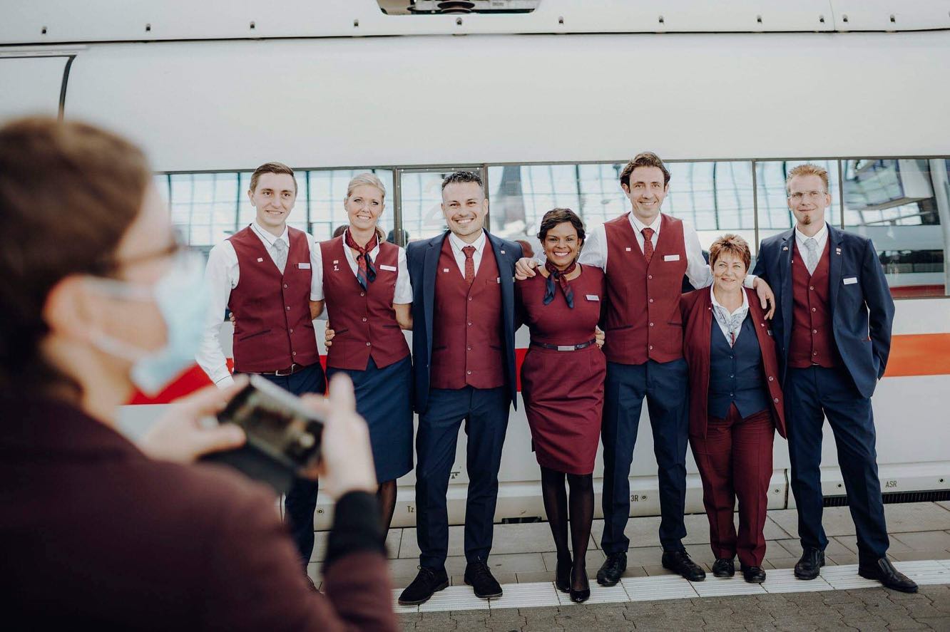 2020-neue Uniformen bei der DeutschenBahn 🖤
.
.
.
.
.
#corpotatephotography
#corporate
#piasimonphotography #neueuniform #design
#deutschebahn
#lovemyjob
#mitarbeitershooting
#unternehmensbekleidung
#guidomariakretschmer
#neuesoutfit