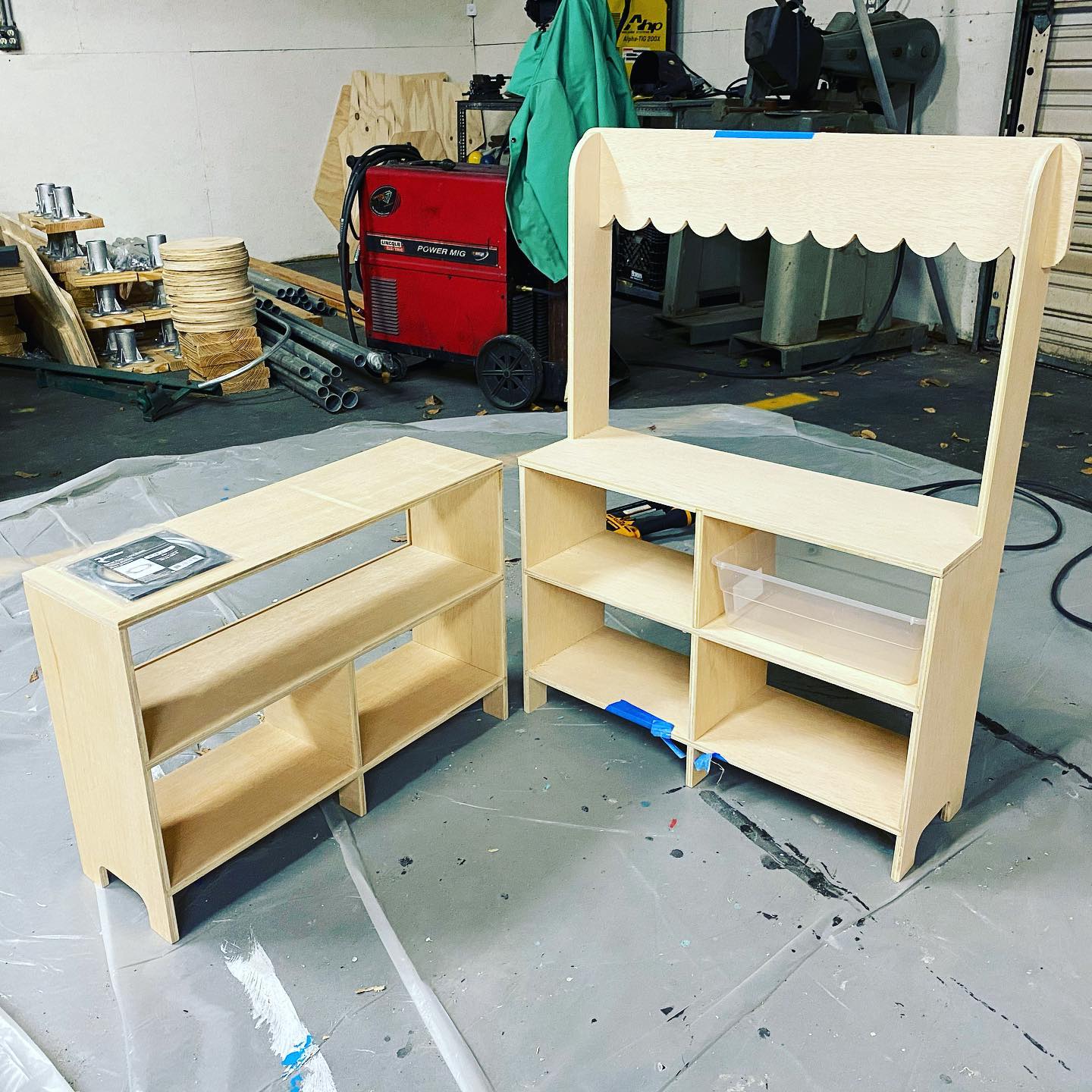 Evy’s café is coming together! @a_crum_r
.
.
#cncmachining #cnc #cncrouter #digitalfabrication #fabrication #design #fabricationlife #designlife #maker #makers #build #craftsman #craft #makersofinstagram #makersgonnamake #makersmovement #zenbotcnc #hapticworkshop