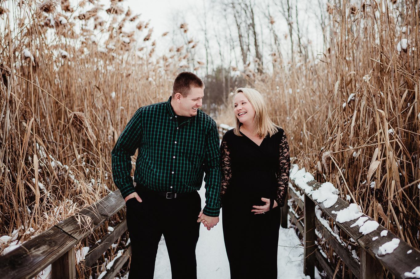 Love winter maternity sessions! #rochesternyphotographer #rochesternyfamilyphotographer #rochesternymaternityphotographer #maternitysession # winter #love