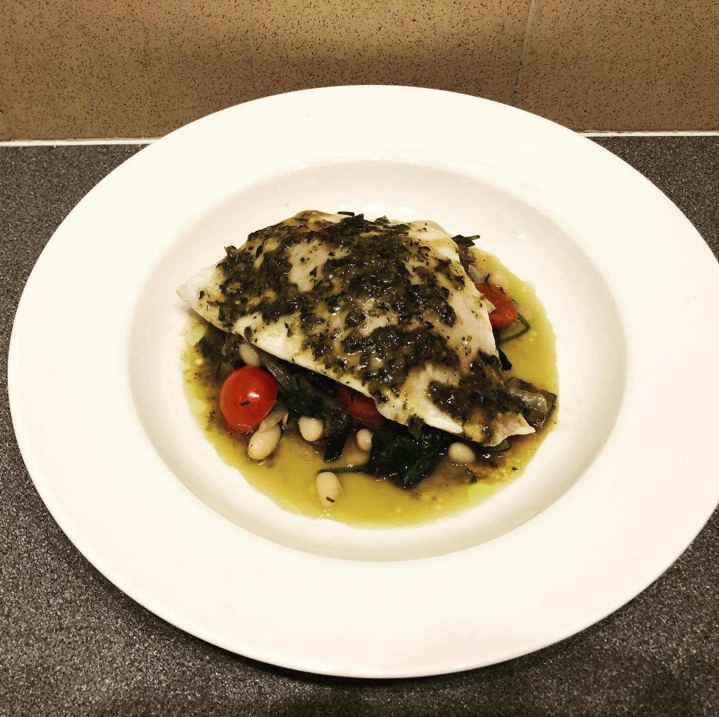 Poached sea bream, cannellini beans, Vegetables & a caper sauce.
#moxonsfishmongers #linecaughtfish #eatwell #organicveggies #healthyeatinghabits #getcooking #londonfarmersmarket
