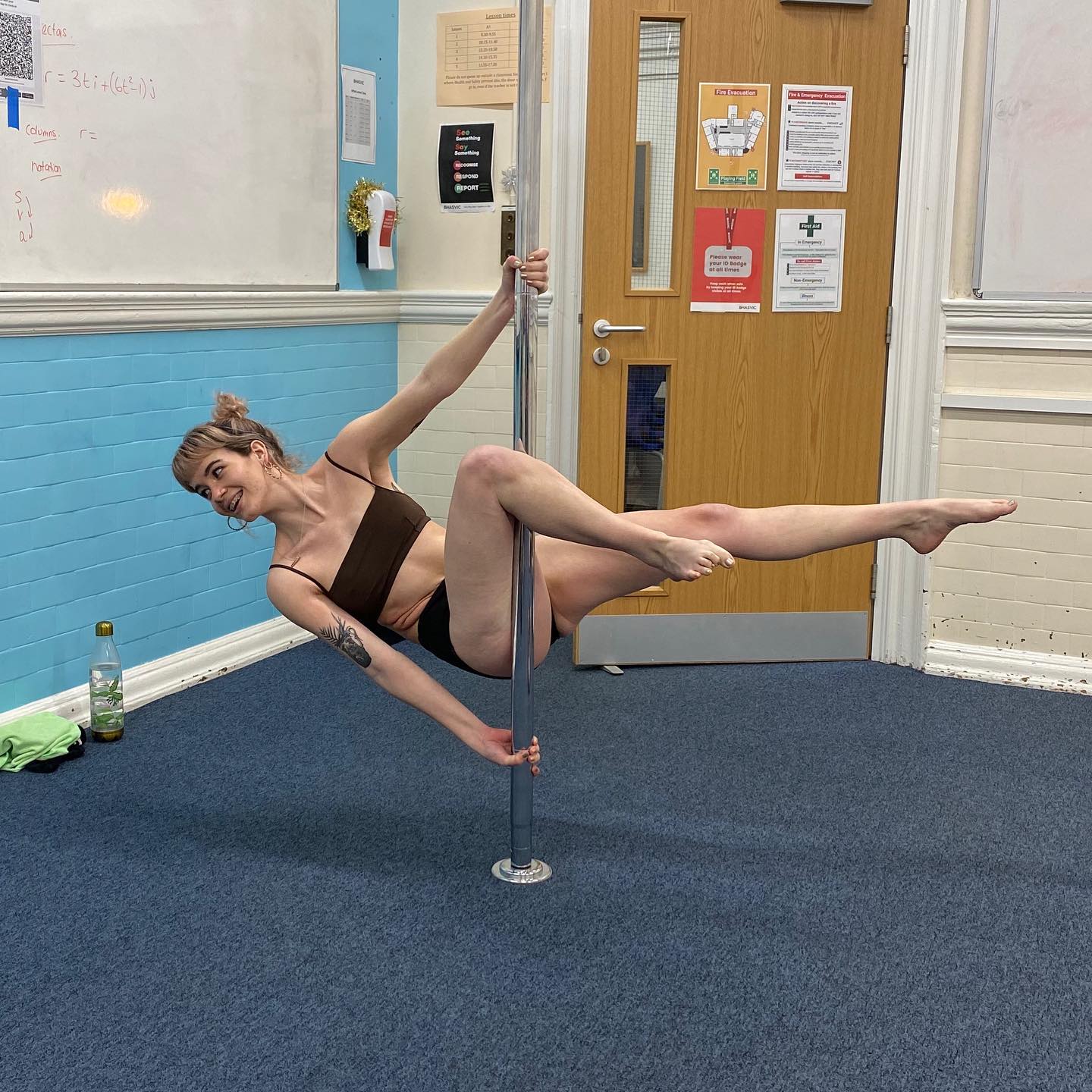 Happy New Year from Gemini!
We hope you all had a nice break over the holiday period 💕🎊
Sadly as you will have seen we are now in a new national lockdown, so we will be reverting back to online classes.
These classes will be ‘All Pole Levels: 6-7.15pm’ on Wednesday evenings starting the 13th. £8 drop-in or cheaper blocks of 4 will be available. Student discount will still apply.
Flex classes will be continuing with @moll.glory every Thursday at 6.30pm, starting the 14th.
Please watch out for further posts to say when these classes are online for booking!
www.geminipolestudio.co.uk
This lockdown, @lukewpole will also be offering private online classes! These will be £15 per hour, and the time will be scheduled when booking. Just DM here to book a private. The class can be tricks or choreography based, just enquire when booking.
We hope that it won’t be too long before we get to see you all back at BHASVIC, but until then stay safe and well and take care of yourselves 💕💪🏻
Also, how awesome does @ashleighcosham look here in her beginners brass monkey grip! 🥳🥰