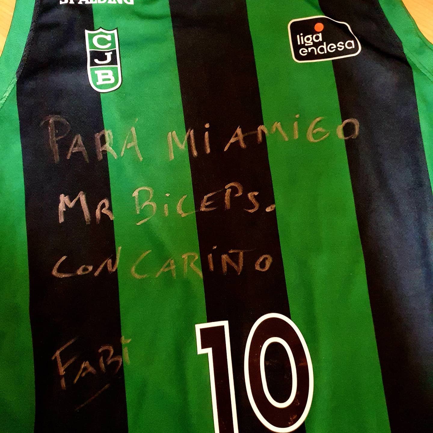 Hay detalles que dan sentido a lo que haces. Profundamente agradecido a todos los que confías en mi como profesional.
Es un placer y un orgullo tratar de ayudaros!!🏀
#basket #fisioterapia #fisioterapiadeportiva #dolor #readaptacion #recuperacion #rehabilitación