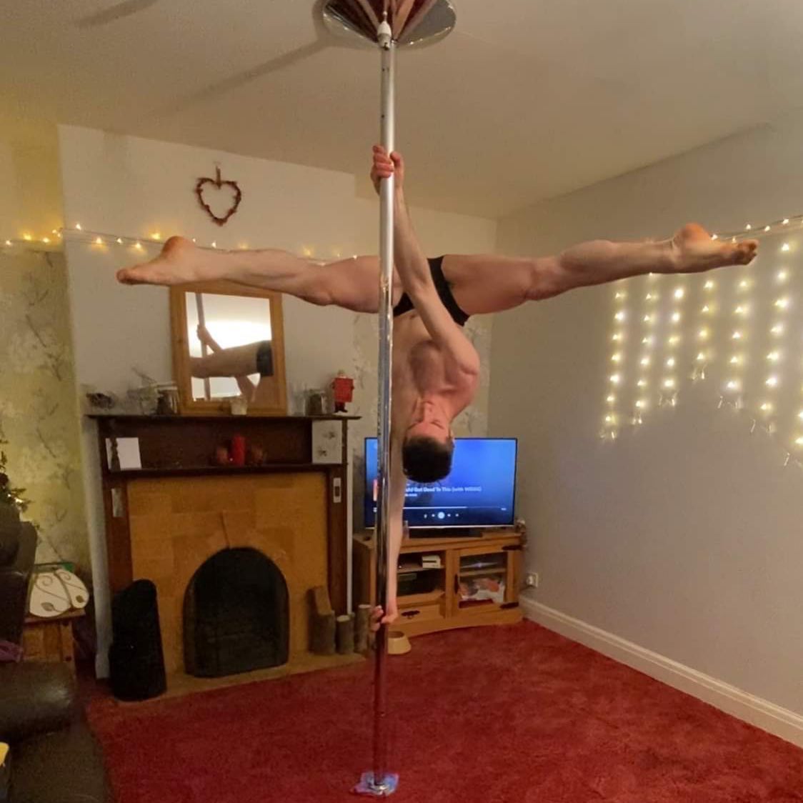 Our first few weeks of online classes are now on the website to book!
All Levels Pole - Wednesdays 6pm with @lukewpole
All Levels Flex: Front Splits - Thursday 6.30pm with @moll.glory
www.geminipolestudio.co.uk
We hope to see as many of you there as possible! 💕💪🏻🎊
Photo cred: @theleggybrunette