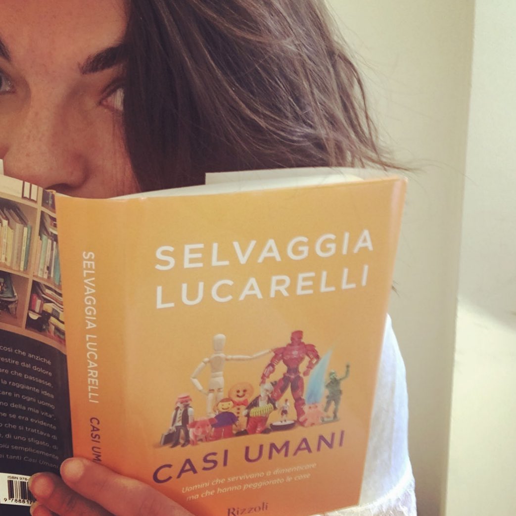 Ogni libro è un viaggio 📚 🧳 Ho provato a raccogliere i 10 che mi sono rimasti nel cuore in un articolo. Link in bio! #laspandata
•
•
•
📖 #books #toptags #book #read #reading #lovebooks #libro #booklove #booklover #instagood #booklovers #bookstagram #library #igreads #epicreads #bookworm #leitura #bookish #instabook #igreads #bookishescape #bookshelf #bookaddict #literature #lovebooks #bookoftheday #igbooks #readingforfun