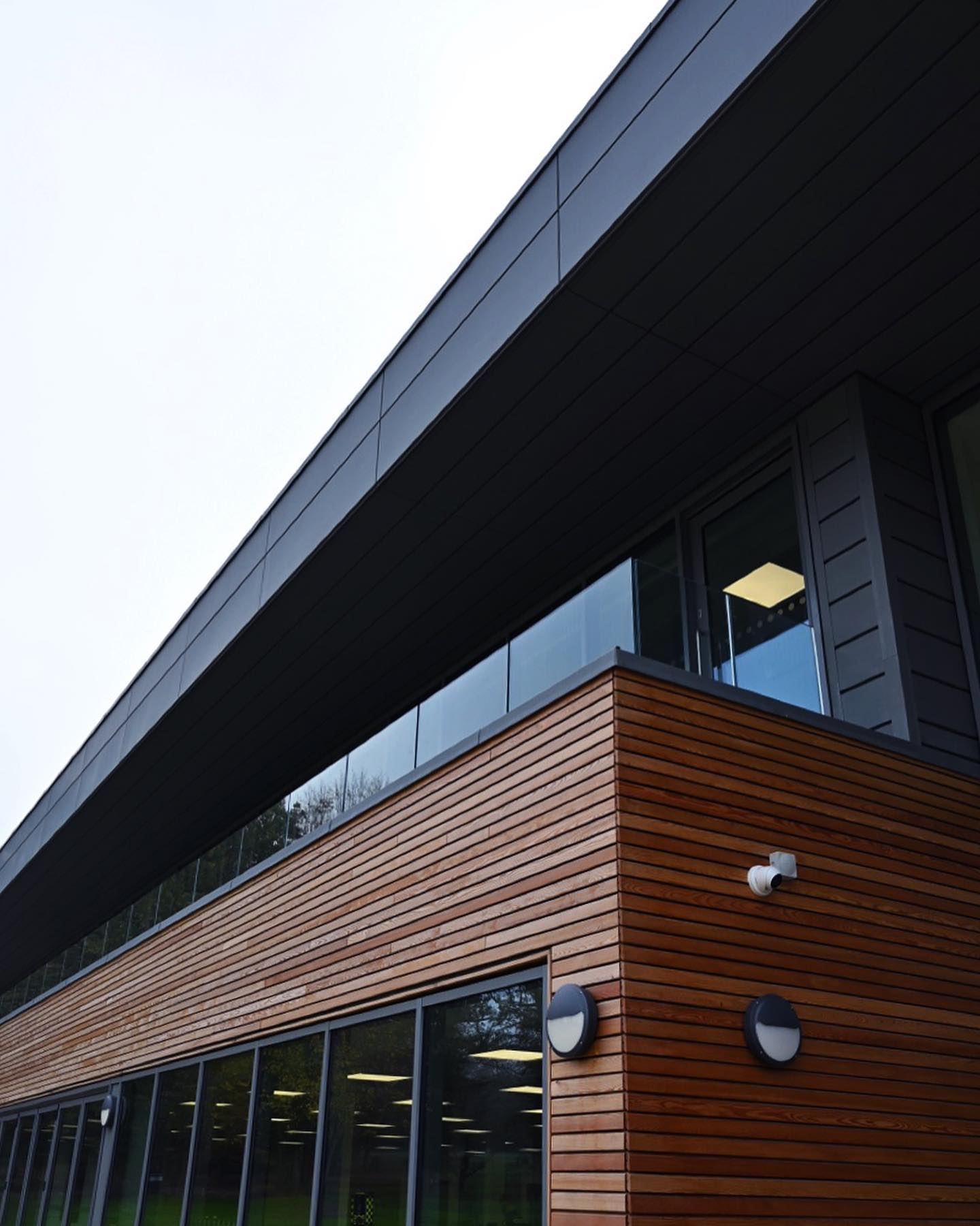 This is one of our completed projects, Bearwood Park.
This project is a stunning combination of premium Siberian Larch accompanied by VM Quartz interlocking and Mozaik panels.
@vmzincuk
@russwooduk
•
•
•
•
•
•
#Roofing #AMR #Zinc #Cladding #Timber #Building #Contractors #construction #constructionlife #copper #aluminium #londonroofing #interlocking #panels #project #granddesigns #architecture #architecturephotography #photography #buildingphotography #vmzinc
