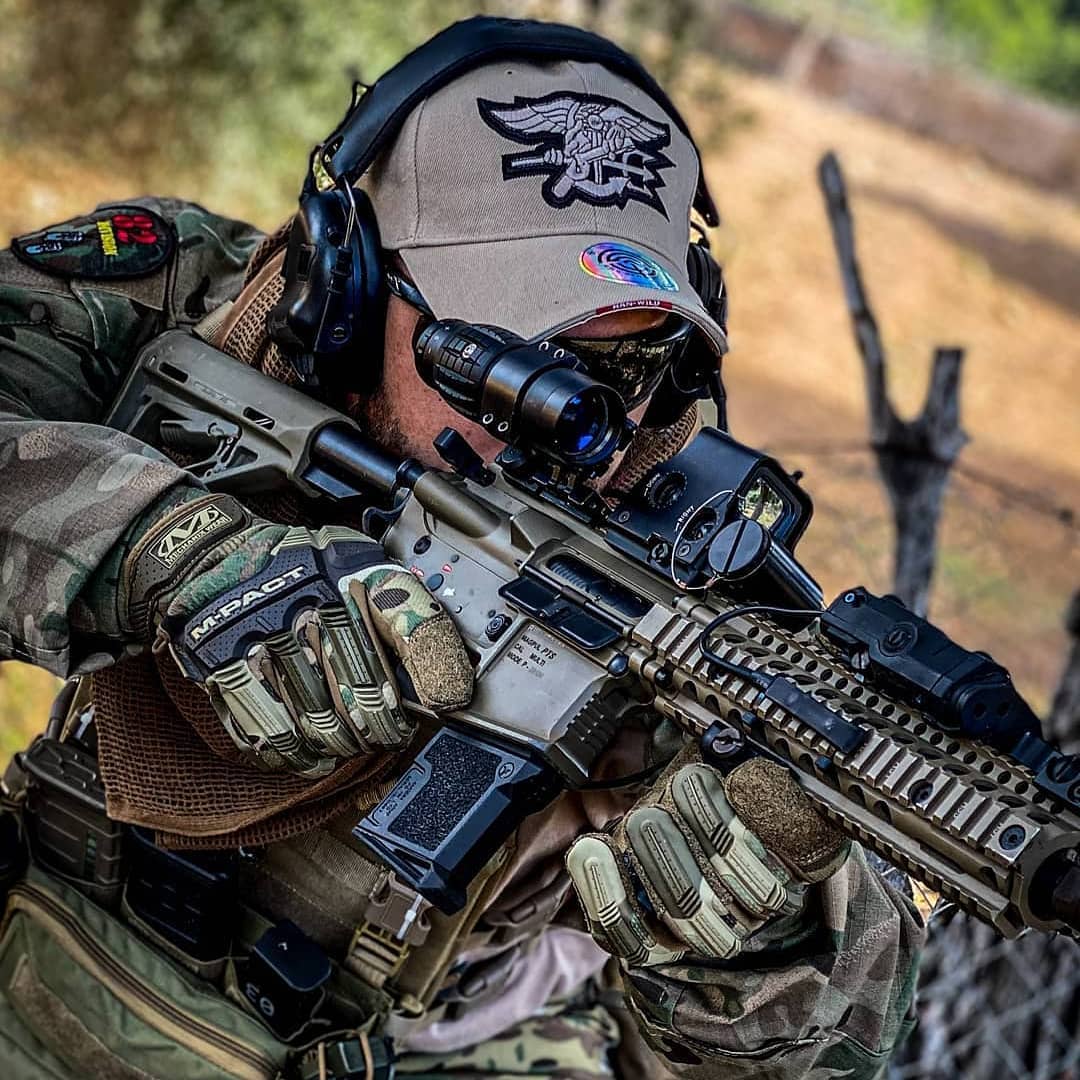 Escoge tu equipo, tu loadout, si eres fanático de los juegos de vídeo, en el #airsoft puedes vivir como si fueras un personaje de tu juego favorito. Únete a nuestras partidas semanales en Quito, alquila todo el equipo para tu primera partida y jamás querrás de dejas jugar.
Se parte de #CAP.
#Repost @tenacairsoft (@get_repost)
・・・
🔥TENACAIRSOFT🔥
- PATROCINADOR : @82division
- AirsoftHispana.com
- Fotógrafo: @t.vulic
- THIS POST CONTAINS AIRSOFT REPLICAS.
@callsign_enzo
@fiveptf141
@new_black_shadow
@taskforce_balearicteam
@ronin_madlads
@bonzosj_dukes_bcn
@la_sombrairsoft
#airsoft
#airsoftcommunity #airsoftwar #airsoftwork #army #airsoftm4 #airsoftteam #sniper #sniperairsoft #airsoftpro #pewpew #navyseals #airsoftespaña #airsoftinternational #airsoftnation #airsofttactical #airsoftphotography #mp7a1 #navy #mp7airsoft #glock #COD #glockairsoft #glock19 #ghilliesuit #operator #swat #wepons