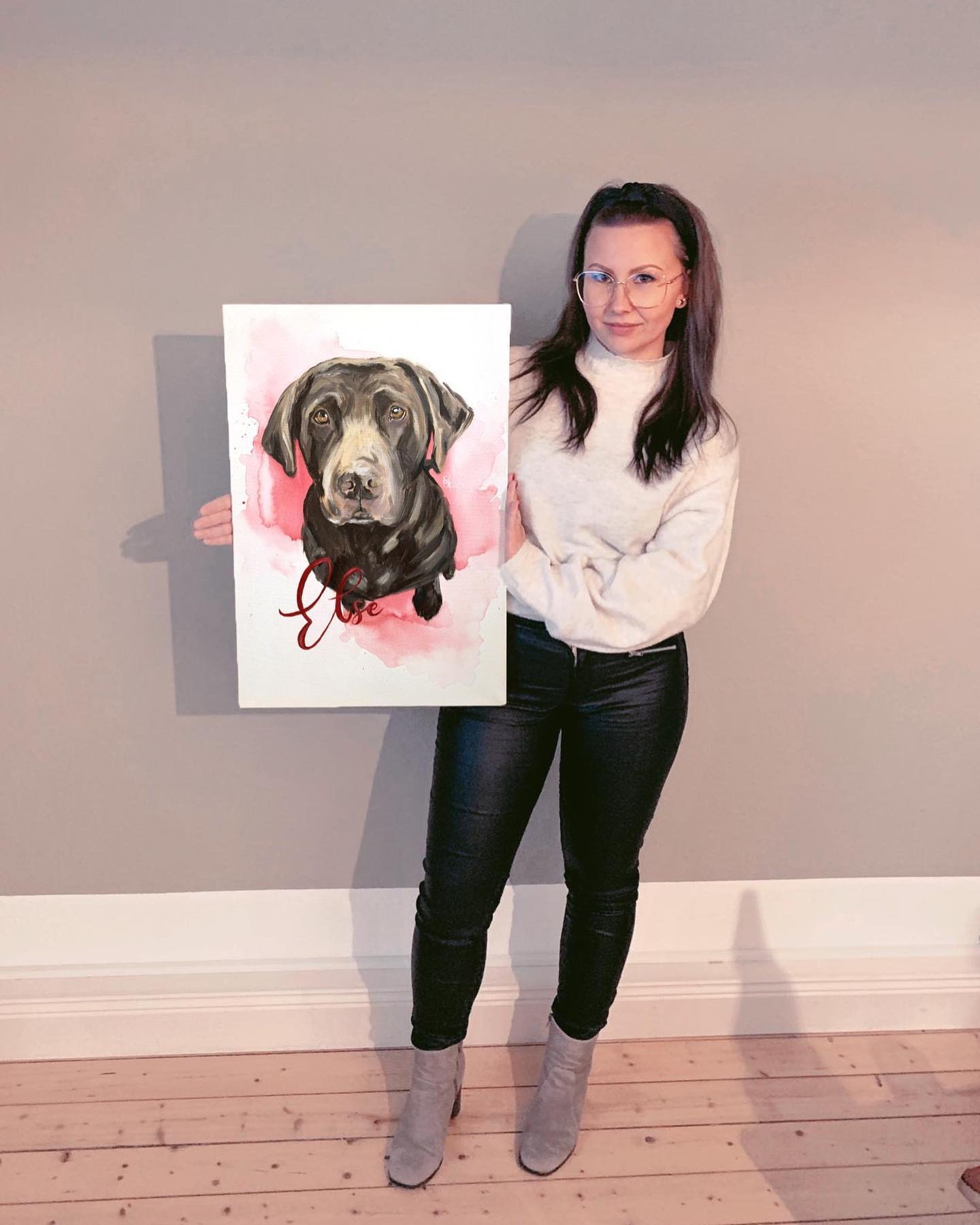 K U N S T W E R K nach V O R L A G E.
// swipe left 🤍 das vorletzte Bild ist eine schnelle Photoshop Version der Vorlage, das mache ich, damit ihr (nach euren Wünschen) euch ungefähr vorstellen könnt, wie es aussehen wird. Klar, wird es immer abweichen, da das bei Handarbeit so ist, aber da könnt ihr schon mal schauen, ob die Art euch gefällt und vorallem die Komposition des Bildes.
.
Gefällt es euch?
Schon mein 2. Labrador 😍 Tolle Hunde einfach 🤎
.
.
.
#artwork #auftragsmalerei #design #art #freelance #kunstwerk #kommunikationsdesign #creator #kunst #create #creativity #soloart #paintedsoul #designfeed #localartist #acylic #acryl #acrylicpainting #paintedsoul #instaart #postoftheday #abstract #petportrait #pets #dogface