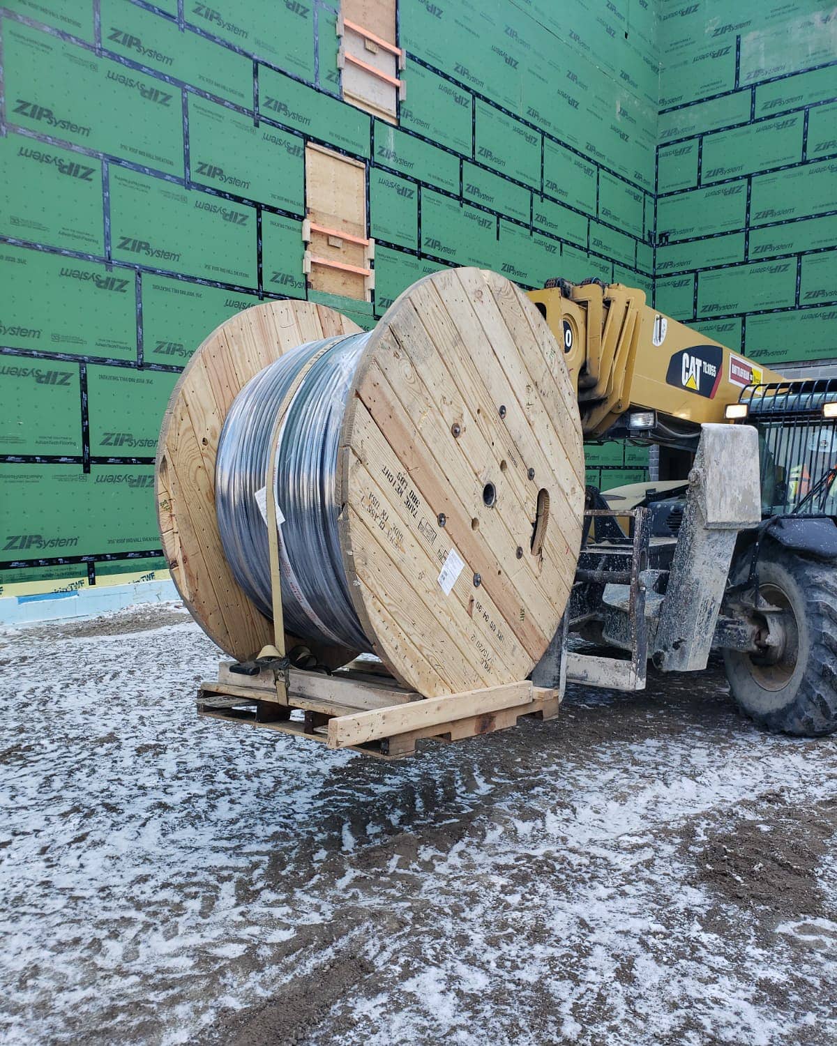 Well we weren't going to carry this one up the stairs.
#teckcable #theboldgroup #electrical #electricianlife #electriciansofinstagram #takeprideinyourwork #electric #wedoitall