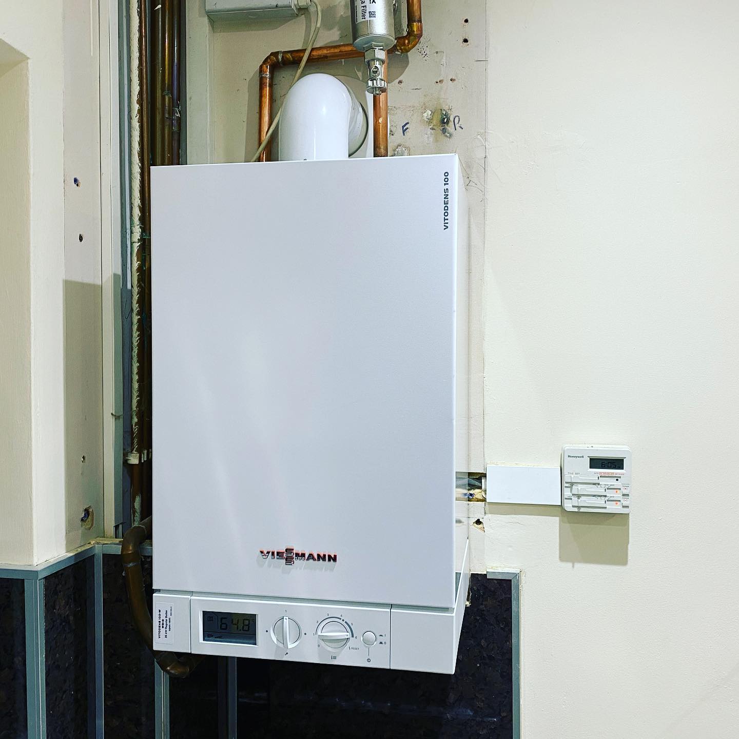 Another #Viessmann #newboiler fitted this week, complete with a 12 year warranty!
👉Follow @stembridgeplumbing 👋
👉Follow @stembridgeplumbing 👋
❤️Double tap❤️
❤️Double tap❤️
____________________________________
👉 Follow @stembridgeplumbing
👉 Follow @stembridgeplumbing
👉 Follow @stembridgeplumbing
____________________________________
👥 Tag a Friend
🛎 Turn on Post Notifications
👨💻 Save to Look at Later
____________________________________
#plumber #heatingengineer #heating #gas #gasengineer #hotwater #radiator #boiler #service #boilerservice #local #angmering #rustington #eastpreston #arundel #chichester #bognorregis #bathroom #bathroominstallation #gasman