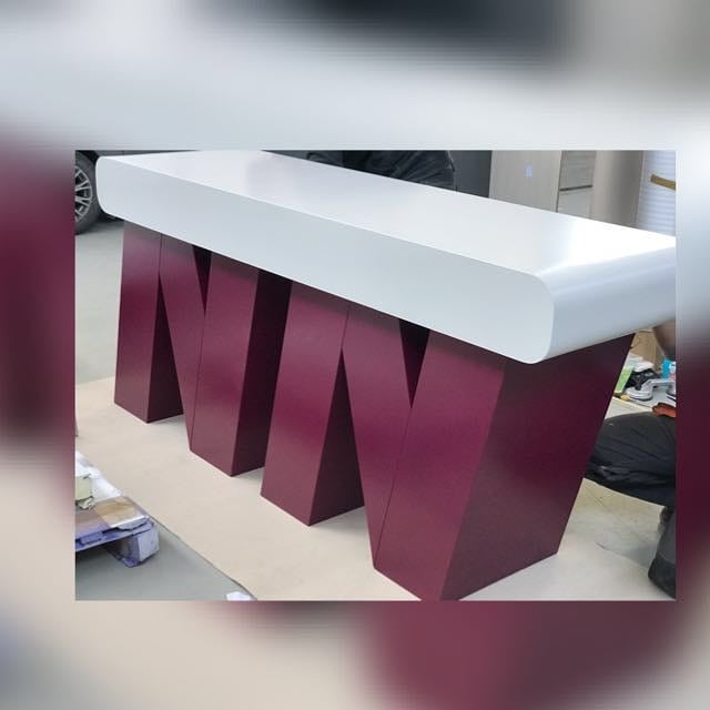 A tutaj trochę historii:
Jeden z wielu mebli wyprodukowanych przez nas na stoisko targowe firmy Novo Nordisk, które to stoisko w całości wyprodukowaliśmy w Olsztynie oraz zbudowaliśmyw Berlinie w roku 2019. Zdjęcia całego stoiska też Wam pokażemy :)
#frontymeblowe
#fronty
#frezowanie
#meblenawymiar
#stoiskatargowe
#messebau