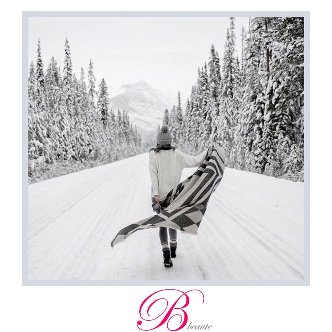 P R O M E N A D E
.
.
.
.
#institutbbeaute #bbeaute #foret #neige #femme #beauté #calme #amour #libre #gris #paysage #institut #hiver