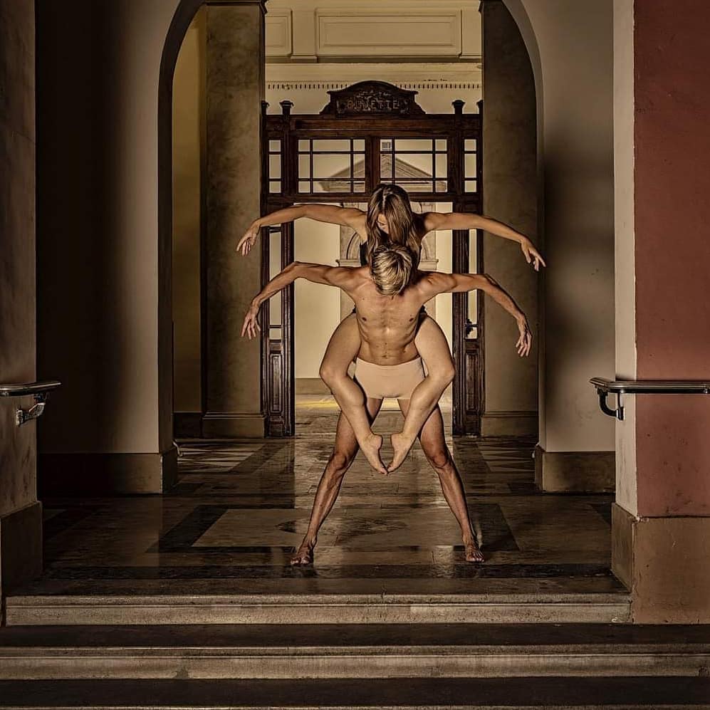 Avec @alexandrebalmain 🐨
📷 @jeanlucgarcette @photos_carolem
#duo #dancers #contemporarydance #moderndance #porté #photoshoot #picoftheday