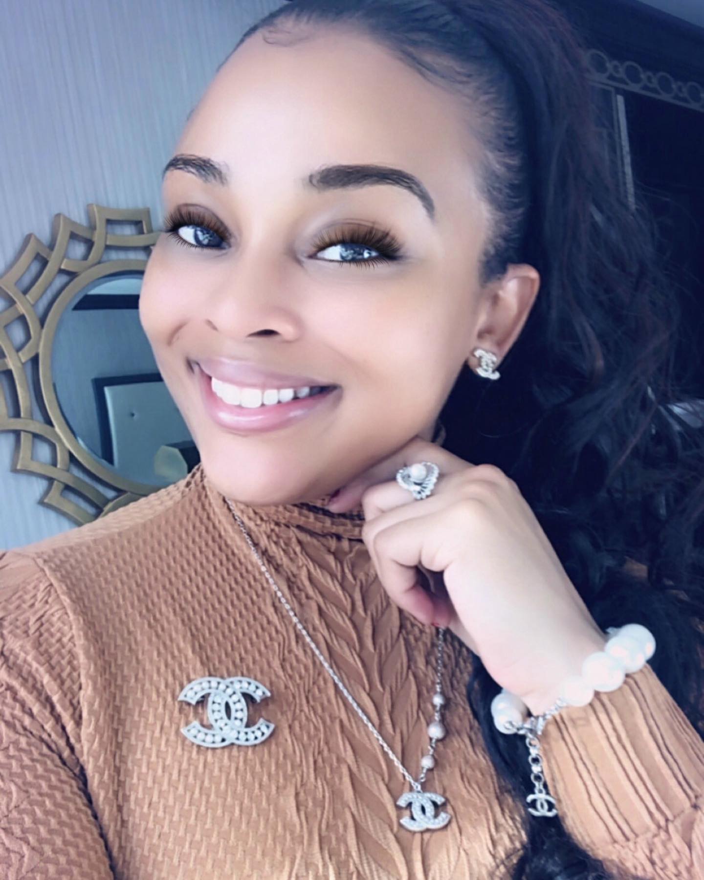 💎👑💋💋
.
.
.
.
#her #i #she #goodvibes #atrudeity #deity #1111 #yemayaenergy #bossbabe #colleen #blackgirlluxury #colleenscouturecloset #gotmorechanelthanchanel #thatsafact #instamood #instapic #potd #love #2021 #goddess #blackgirlmagic #light #🔥