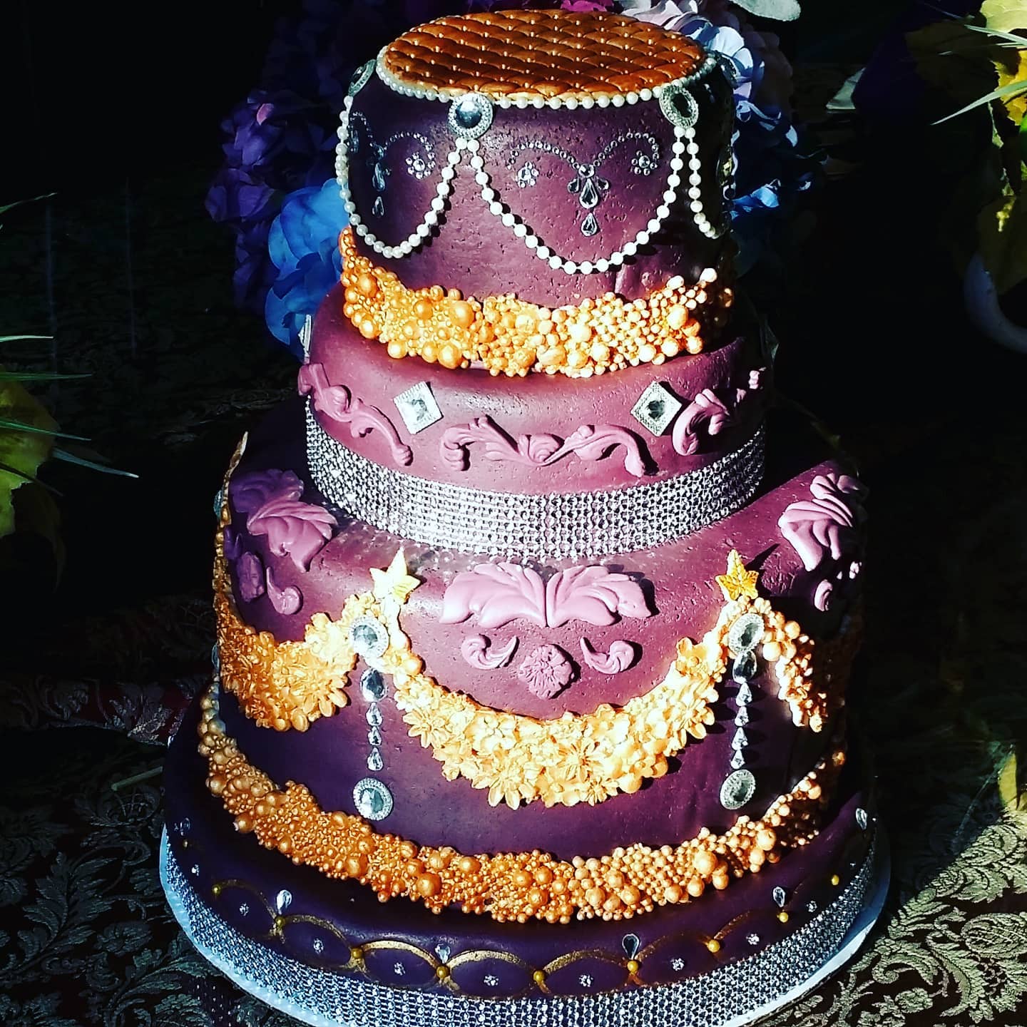 An elegant two tier marble cake with dulce de leche in the middle of each cake layers. It is decorated in a purple marzipan type desert.
#passionpastry #cake