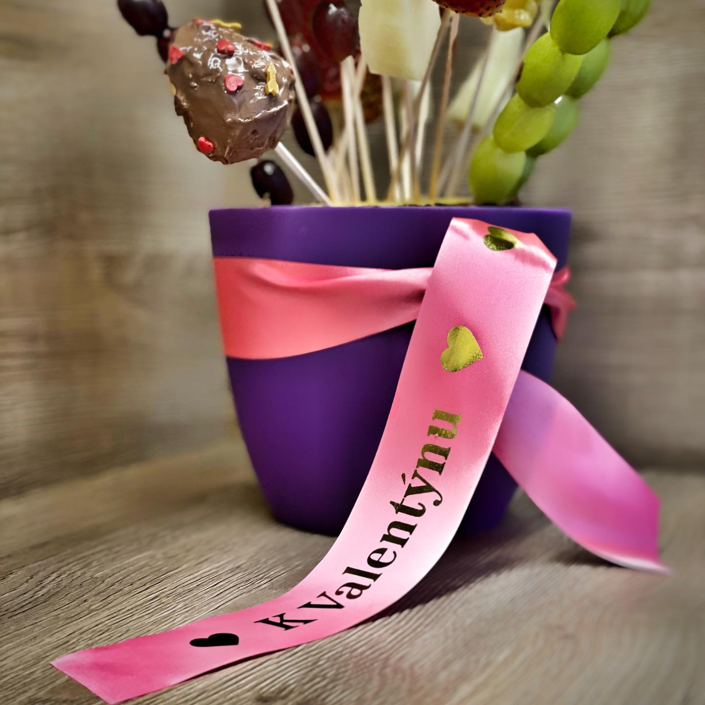 Saténové stuhy s individuálním vlastním textem můžete mít také 🎗 Díky našemu systému ImprintBox je potisk stuh dostupný všem 👌
#potiskstuh #imprintbox #ribbonprinter #tiskarnanastuhy #ribbons #valentyn #vlastnitext #satenovastuha #stuhy #darek #gift #darkovebaleni #kvetiny #ovoce #reknitostuhou