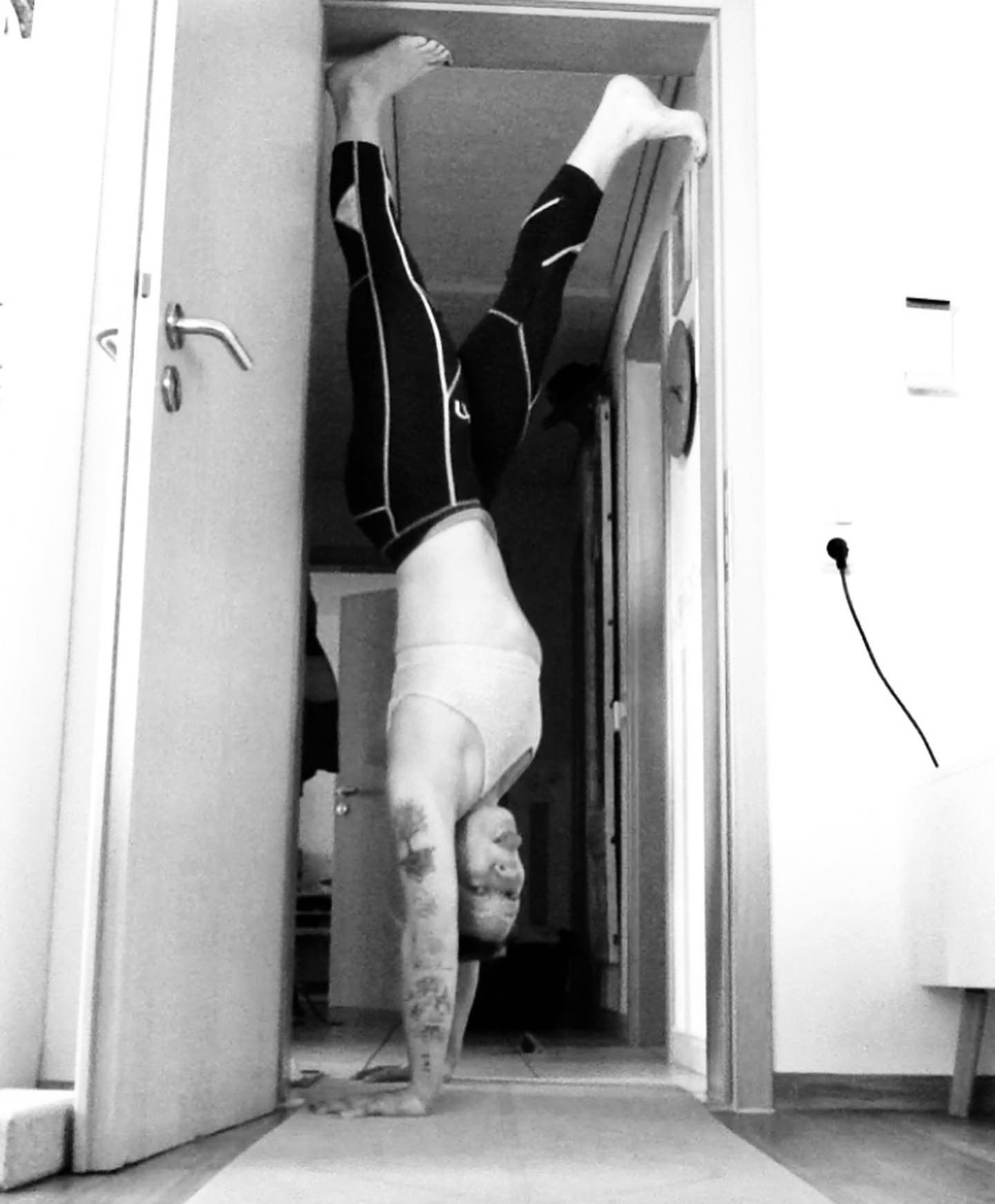 Aus Oben wird unten... die Welt steht Kopf...
#freiraumfüssen #handstand #handstandfun #lucieinthesky