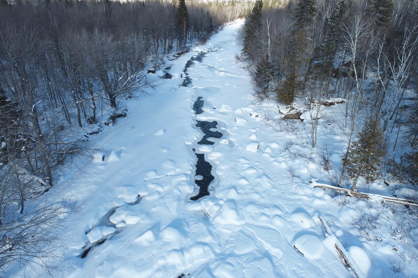 Cruisin’ along the Carrabassett River
#sugarloaf #carrabassettvalley #dji #frozenriver #winter #skyview #phanton4pro #gonefishing #iceworld #dronephotography #droneshots #maine #mainelife #snowbird #birdseyeview