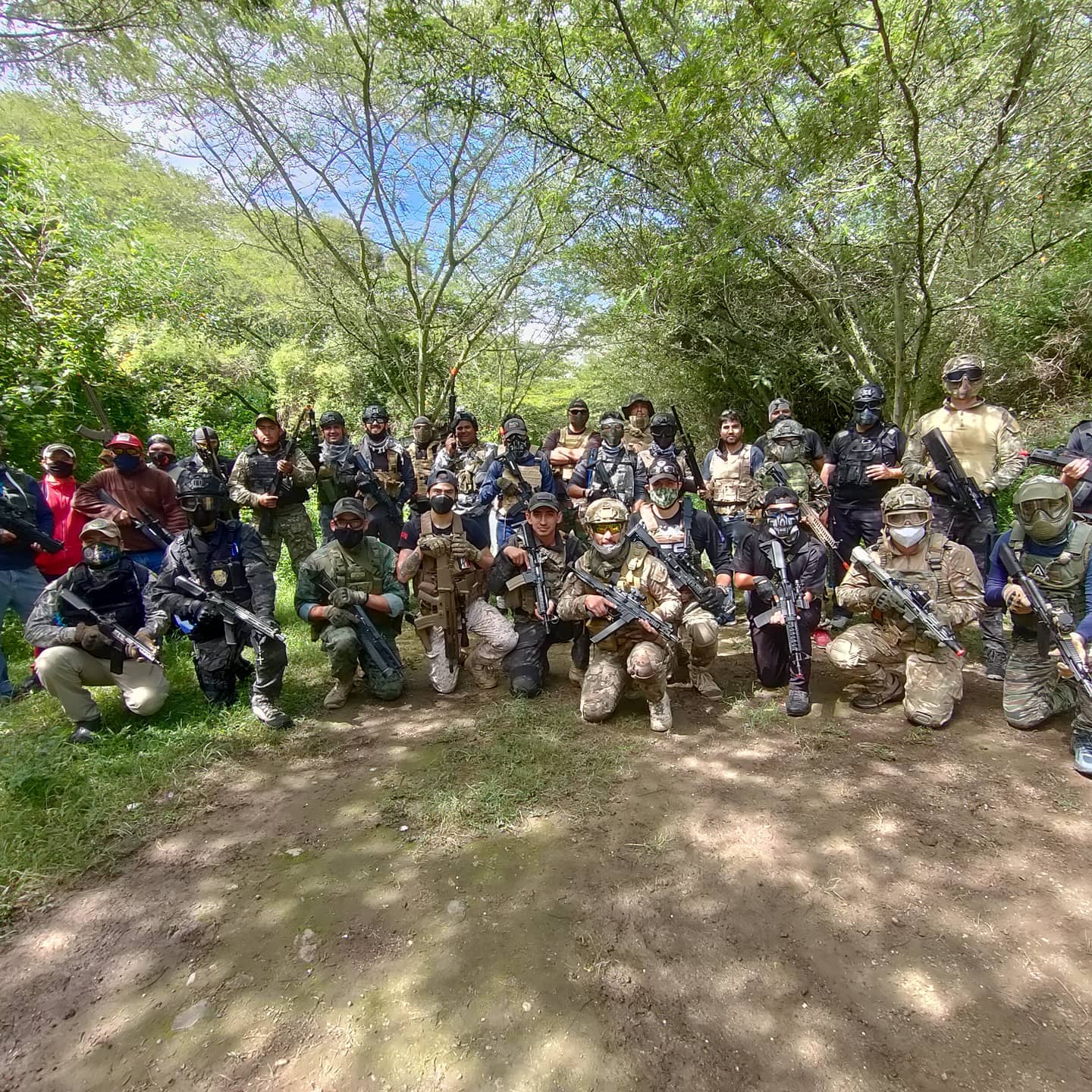 Otro gran día de Airsoft en Quito, en dos semanas se viene un gran campeonato LA TOMA DEL MONASTERIO, en Malchingui. Estamos muy contentos de ver cómo crece el equipo y agradecemos la participación de 8 nuevos aspirantes. Ya llegamos a 66 jugadores activos y casi 50 más en lista de espera.
Únete a nuestra partidas semanales y descubre uno de los deportes de mayor crecimiento en el mundo.
.
.
.
.
#airsoft #airsoftnation #airsoftgun #milsim #airsoftworld #airsoftinternational #airsofter #tactical #airsoftworldwide #pewpew #airsoftobsessed #airsoftphotography #airsoftbrasil #airsoftteam #softair #military #airsoftplayer #m #airsoftcommunity #airsoftgame #a #airsoftwar #airsoftlove #guns #airsofting #multicam #airsofterphoto #glock #airsoftguns #ecuador