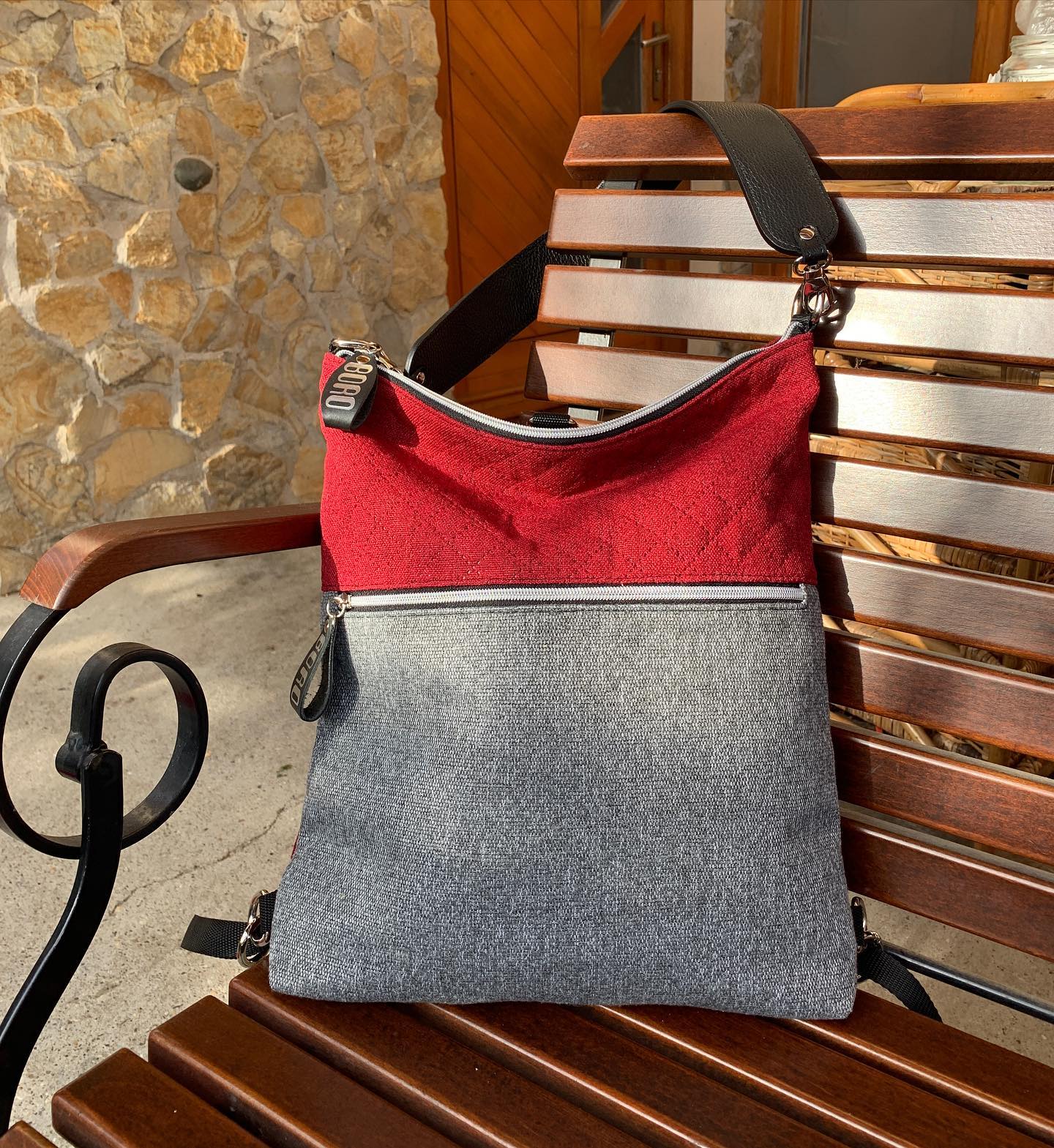 Egyre többen megkeresnek bennünket, nem csak designerek👜
Miért is tud jól működni a munka velünk? Mert egyedi megrendeléseket is elkészítünk egészen kis darabszámban is, szakmai tanácsadást adunk, és közösen találjuk ki a legegyszerűbb megoldást😍
#bizalom #minőség #szakértelem #bőrdíszmű #csapatmunka #táska #uniqueleatherworks