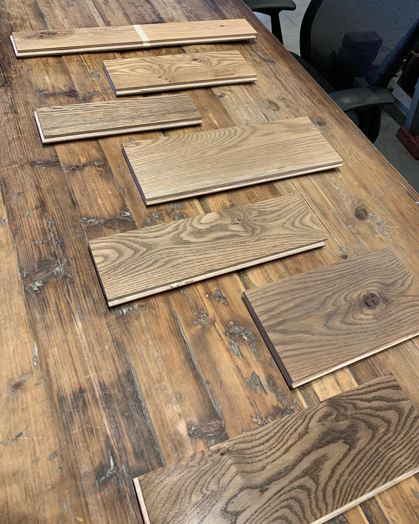 A little Friday afternoon game of “wood” you rather 😉. Mixing and creating finish samples in-house to help our clients achieve a truly custom floor for their home is just one of the many ways we like to get our hands dirty on projects! #trulycustom