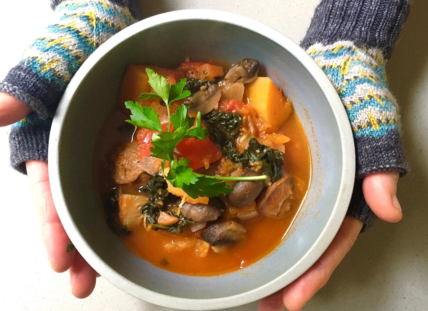 Ahh winter soup! looking super hot in a newly tested ‘Grey Sky’s ’ glaze shown in a new ‘Rowan Everyday Bowl’ This one is lovingly being held by me and my hand knitted gloves made by my good friend @japiknits. Don’t they look fab together? #glazingweek #wheelthrown #everydaybowl #pottery #architecture #watertower #contemporaryceramics #modernism #brutalistarchitecture #towers #deconstructed #foodie #foodstyling #tableware #contemporaryart #designermakeruk
#handmade #kitchenstyling #brutalceramics #handmadeinwales #handknittedgloves