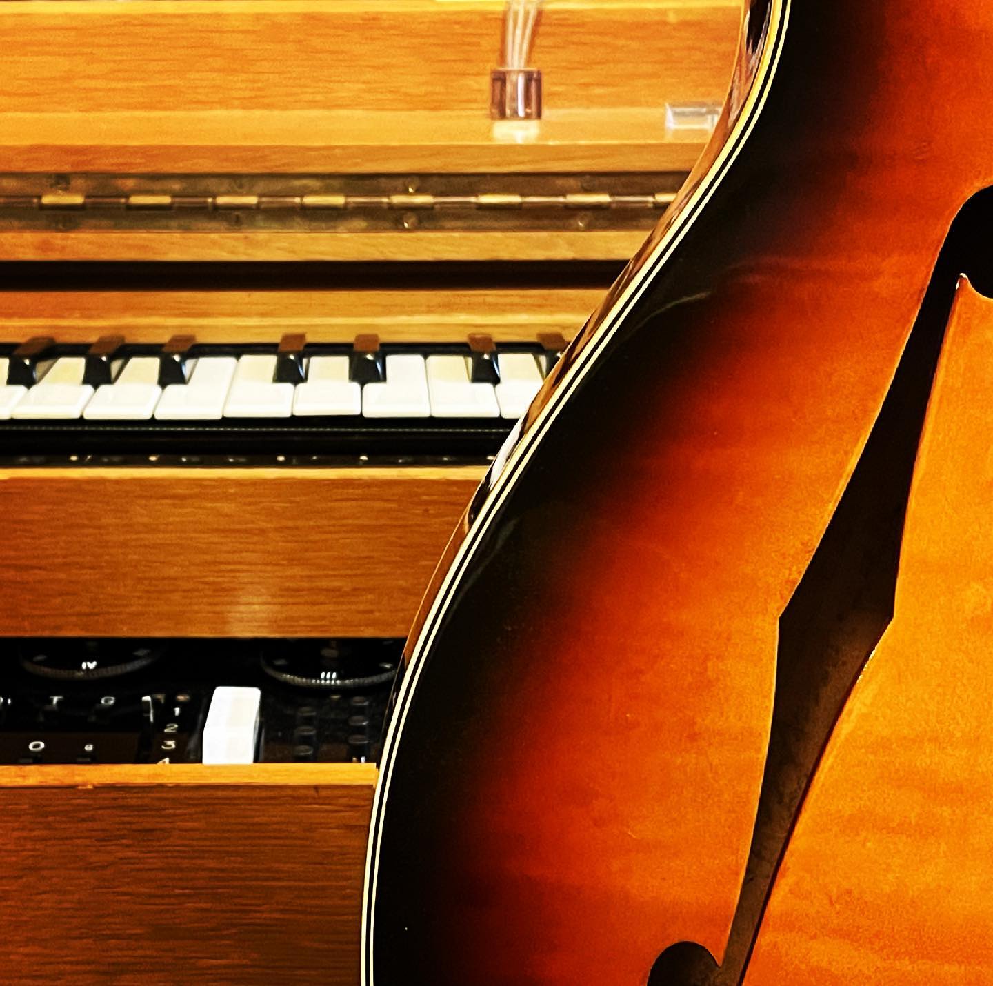 Soon...
#recording #radiofrance #franceculture #ondesmartenot #martenot #starcaster #fender #music #composition #soundtrack #cinema #japan #60s