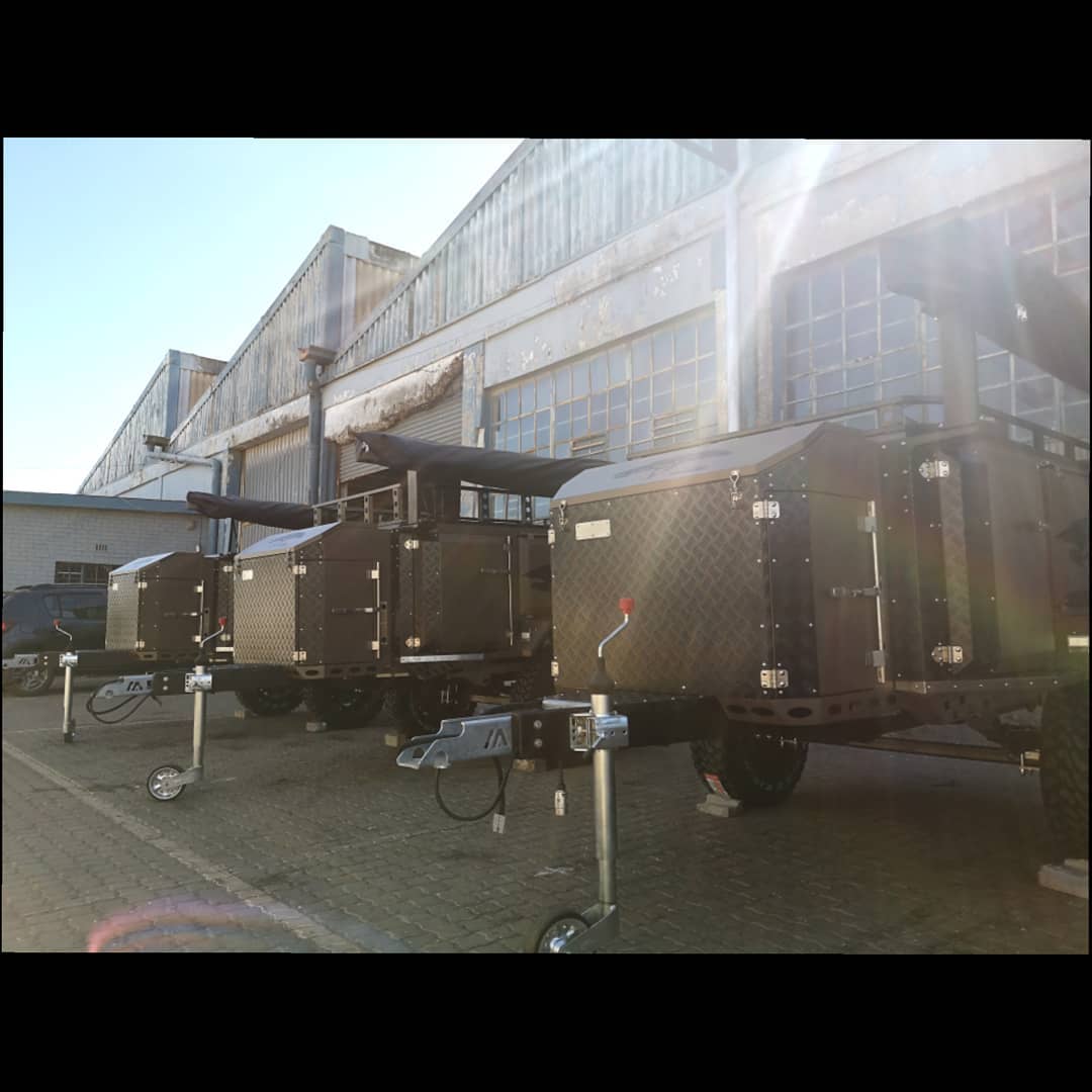 We decided to say good morning to you all the best way we know how to 😎 aren't they b-e-a-utiful?
-
#campingsouthafrica #campertrailer #metalian #goodmorning #trailers #southafrica #localislekker #picoftheday #lensflare #madelocally