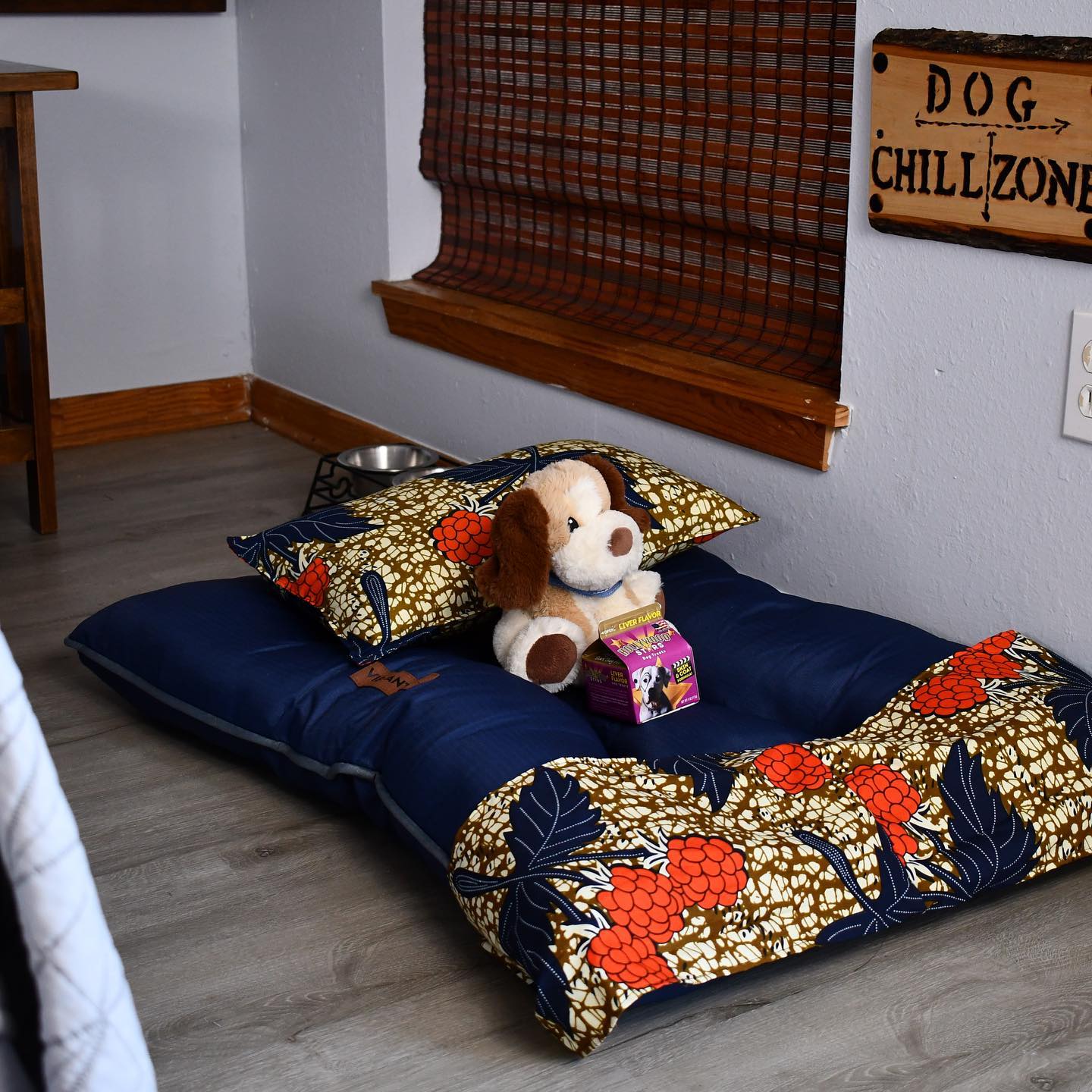 #Doggie bed and pillow by Shuku Accessories designed by @mojisworld1 visit our website to place an order or inquire about special orders .. All designs are custom made .. #dogs #doglife🐾 #doglovers
#dogsofinstagram #afrocentric #blackownedbusiness #africentricaccessories