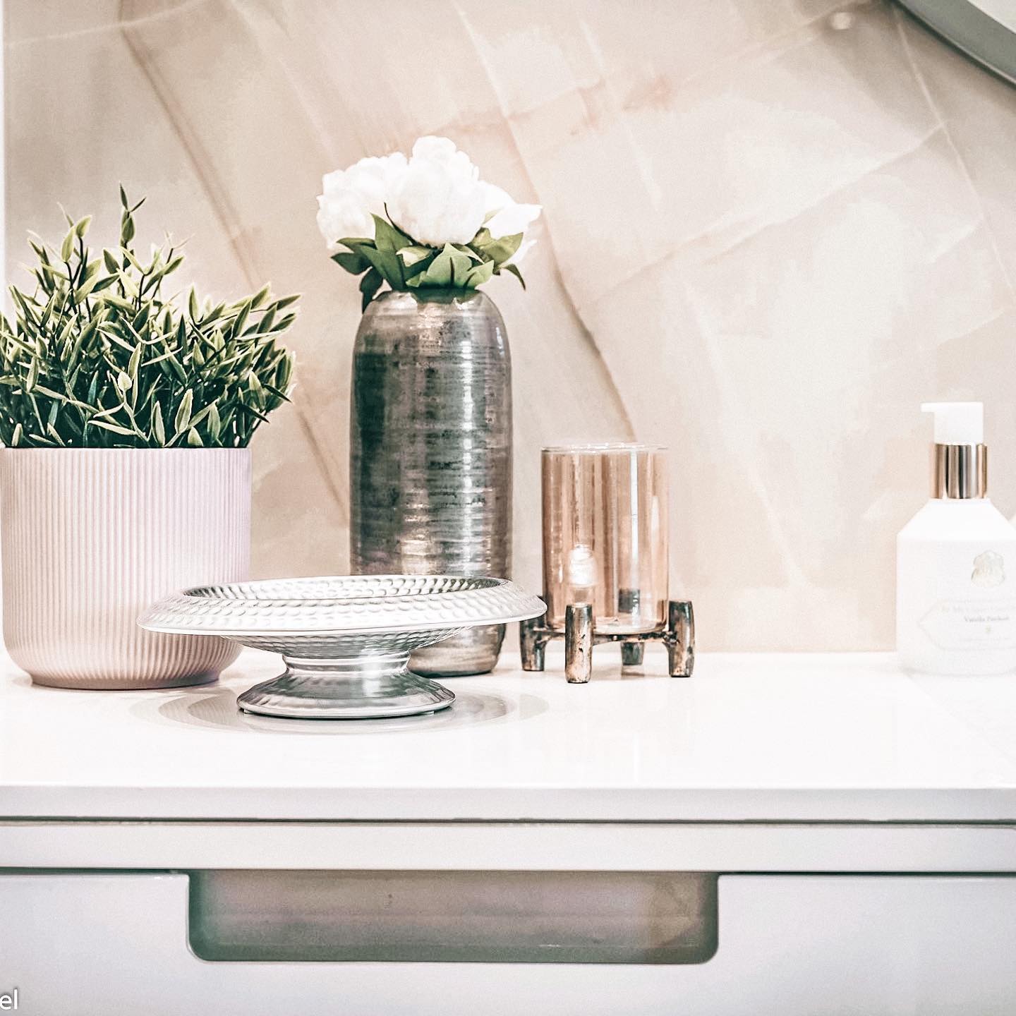 Our weekly tip: before you start any interior design process, you need to choose a color palette to know which decor and accessories to buy.
.
.
.
.
.
.
.
.
.
#love #interior4all #photooftheday #interiordesign #interiorinspiration #luxury #illustration #architecture #homedecor #home #homedesign #interiorstyling #instagood #artist #designinspiration #art #interiors #graphicdesign #fashion #designer #interiordecor #decor #photography #interiorstyle #artwork #interiordesigner #interiorinspo #interiordecorating #decoration #furniture