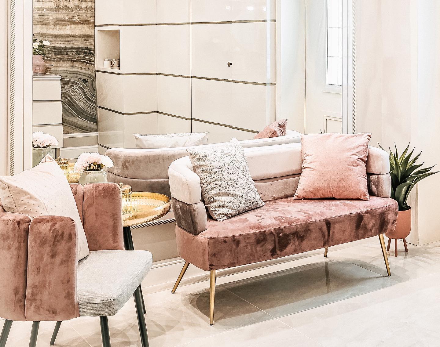 Happy Friday y’all 🤍
Our current mood is Cozy and soft... a mixture of colors and textiles. And here is a great example for this 🛋
.
This is the #lobby #sitting area we designed for one of the Mikvaot project.
.
.
.
.
#interiordesign #interior4all #interiordesigner #luxurydesigner #decoration #interiorlovers #architecture #home #luxurylifestyle #interiorstyle #interiordecor #livingroom #design #love #instagood #luxuryliving #interiorinspiration #art #photography #furniture #interiordecorating #decor #interiors #interiorinspo #luxury #interiorstyling @bel_archdesign.