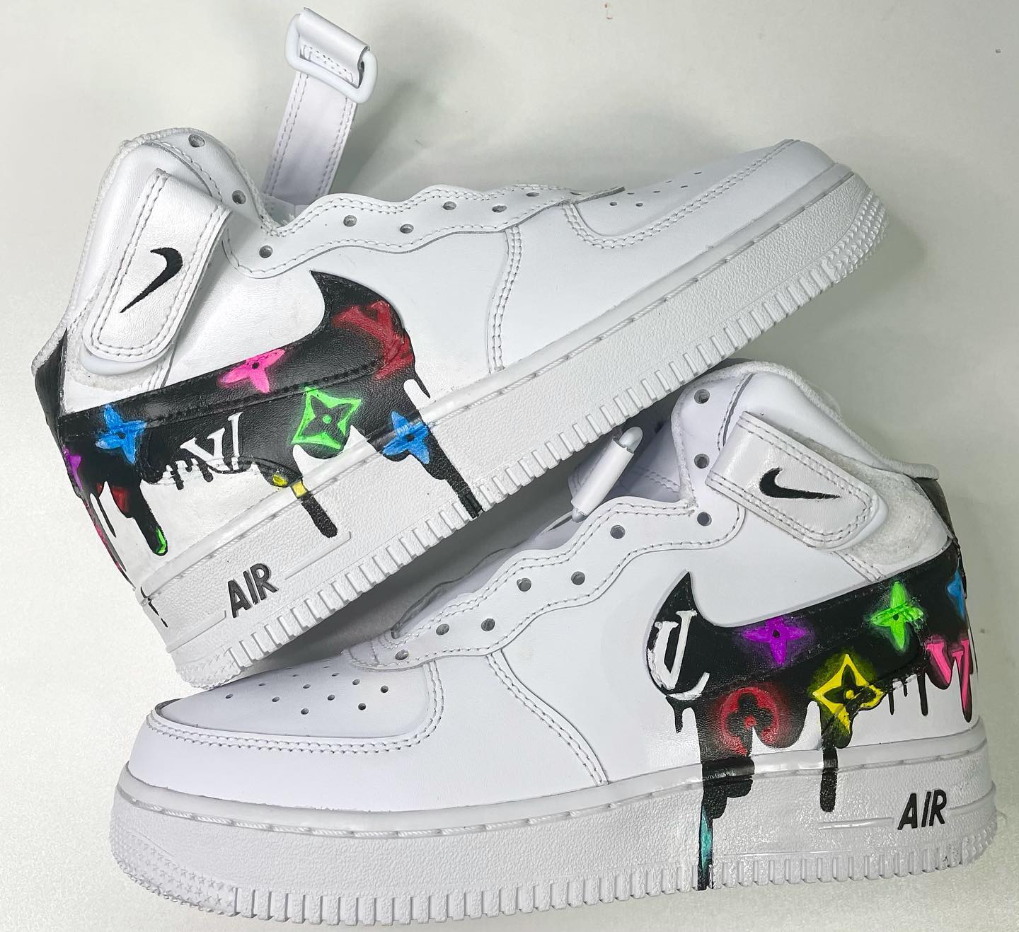neon high tops!!! order a pair of your own from the link in my bio💜
-
-
#art #neon #dripcustoms #airforce1 #customshoes #nike #artistsoninstagram #artoftheday #artbasel #createexplore
#artofinstagram #pastel