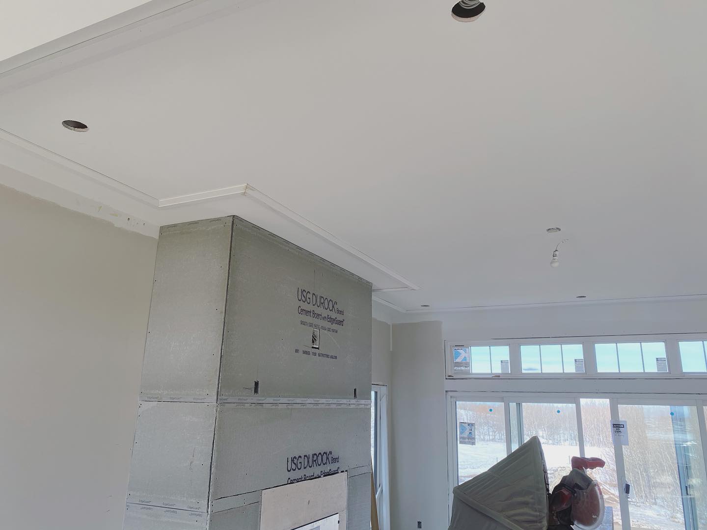 This is an interesting feature I was asked to do on the ceiling — trim pieces installed on the ceiling around the perimeter complementing the crown moulding. Love the depth it adds, almost like ceiling wainscoting and it gives a great visual effect. It was definitely challenging to put up as they were long lengths I couldn’t just hold up and nail — had to figure out and rig up a suspension system to glue and hold while placing, and finally nail in when everything was perfect. Looking forward to seeing how it turns out when everything is finished off! #lawrencefinishing #ceilingdesign #crownmoulding
@jason__campbell
@jcampbellcustomhomes
@atmosphereidsaskatoon