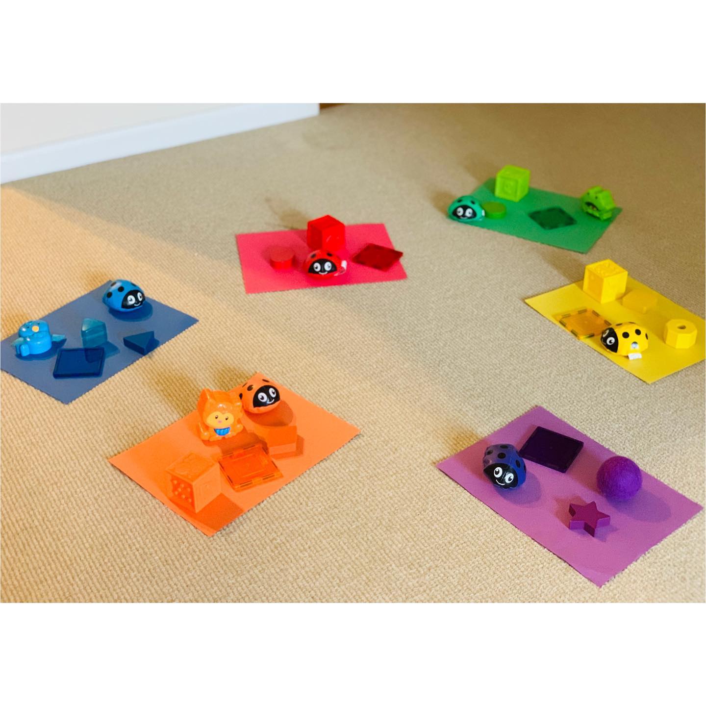 It has been a rainy week! 🌧 
Here is a quick and easy indoor movement and language building activity for your littles! No need to buy anything fancy!
➡️Gather construction paper and objects and toys that correspond to the paper colors.
➡️Scatter the paper around your house or office so that the kiddos can move and match! 
Now it’s time to play!
➡️Label each object your child picks up or that you hand to her/him (e.g. “yellow bee”, “blue bird”, etc) so your child is enriched with language throughout the activity.
➡️You can modify this game depending on your child’s age and skill level...
•To make it more challenging, shout out directions (e.g pick up the blue block and yellow bee and hop to the blue and yellow paper!) 
•Spread the paper further apart so your child must seek and find the matching colors, also so more movement can be incorporated into the activity 🏃♀️ 
You’ll see in the video snippet I did this activity with my little one. She seemed to enjoy it! Apologies for the video quality 🙈 
Hope you and your busy language adventurers enjoy this activity❤️🧡💛💚💙💜