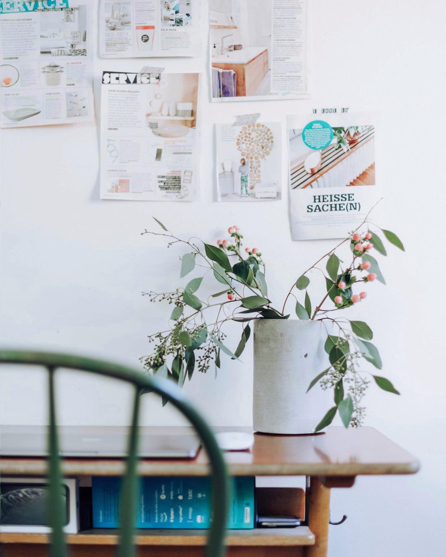 Wie wohnst Du?
Wichtige Frage für mich-vor allem im letzten Jahr 🖤Homestory für @artischocke_
Bildstrecke für Living4Media
.
.
.
#homeofficedecor
#homestory
#loveyourhome
#interiordesigntrends
#interior
#corporate
#corporatephotography
#piasimonphotography
#homeofficedesign
#fuckcorona
#interiordesign
#ınstagood
#lovemyjob
#designoffice