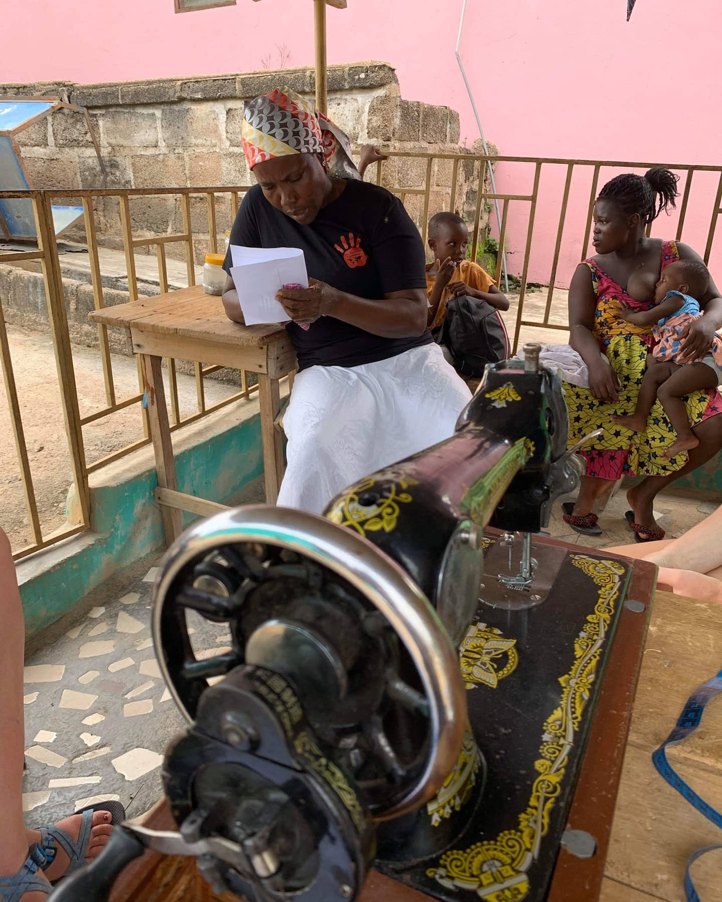 In the dress shop 🪡👗💞
#SimplyTAF
#TAFadventures
#AfricanMakers
#travel #womenowned
#supportsmallbusiness
#supportfairtrade
#makersofinstagram
#AkumanyiFoundation
#SisforSustainability
#DecolonizeInstagram
#seamstressesofinstagram