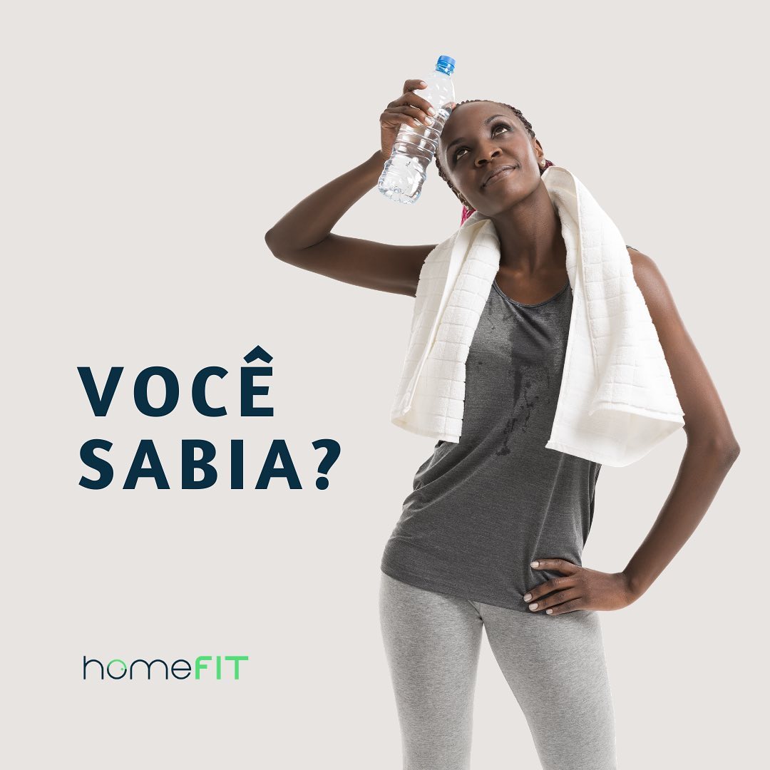Sabe porque é muito importante você ingerir bastante água ao longo do dia quando se realiza atividades físicas? Ela ajuda a regular a temperatura corporal, evita caibras, auxilia no transporte de oxigênio e nutrientes e mantém o seu corpo hidratado. Já bebeu água hoje?
#homefit #quarentenafitness #hidratracao #homefitsp #bebaagua