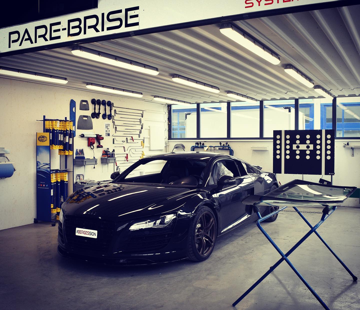 💁 Place de choix pour une réparation sans éclat
✅ Zone spécialement aménagée pour la réparation et le remplacement de vitrage
✅ Équipement de référence pour le contrôle et la maintenance des systèmes d'aide à la conduite
✅ Gestion administrative avec votre compagnie d’assurance
La Carrosserie des Berges répare et remplace tout type de vitrage quel que soit la marque ou le modèle de véhicule 💯
☎️ Appelez-nous au 027 203 39 92 !
#bergession