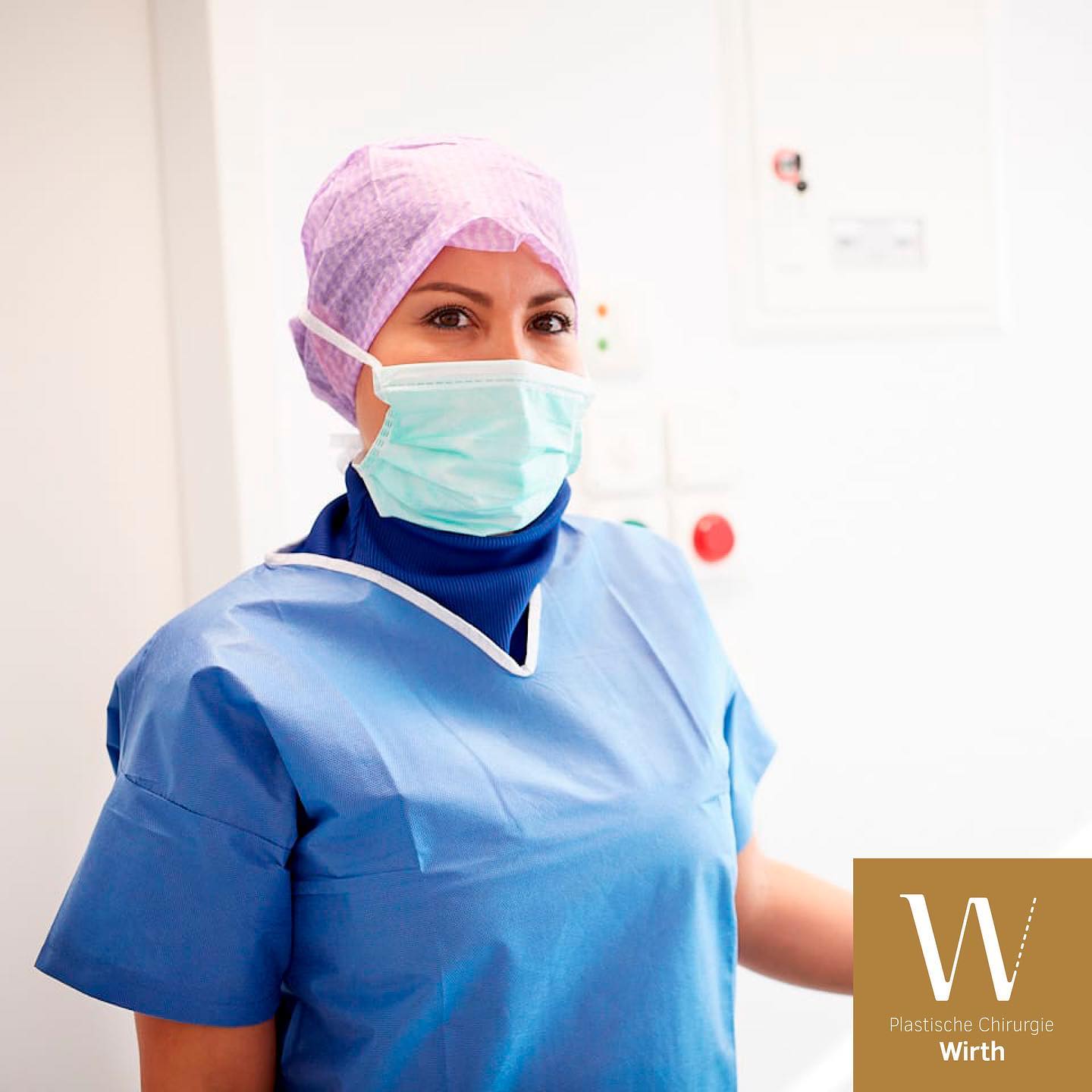 Lisbeth Willenegger ist ausgebildete Sterilisationsassistentin und seit Eröffnung der Praxis Teammitglied. Ihre hilfsbereite und menschliche Art wird von unseren Patienten sehr geschätzt. Als gebürtige Kolumbianerin trägt sie die Sonne stets in sich. Musik, Reisen, Kochen und Essen sind ihre grosse Leidenschaft.
Lisbeth Willenegger est une assistante de stérilisation qualifiée et fait partie de l'équipe du cabinet depuis son ouverture. Ses manières serviables et humaines sont très appréciées par nos patients. En tant que Colombienne de souche, elle porte toujours le soleil en elle. La musique, les voyages, la cuisine et la cuisine sont sa grande passion.
#praxiswirth #drmedraphaelwirth #plastischechirurgie